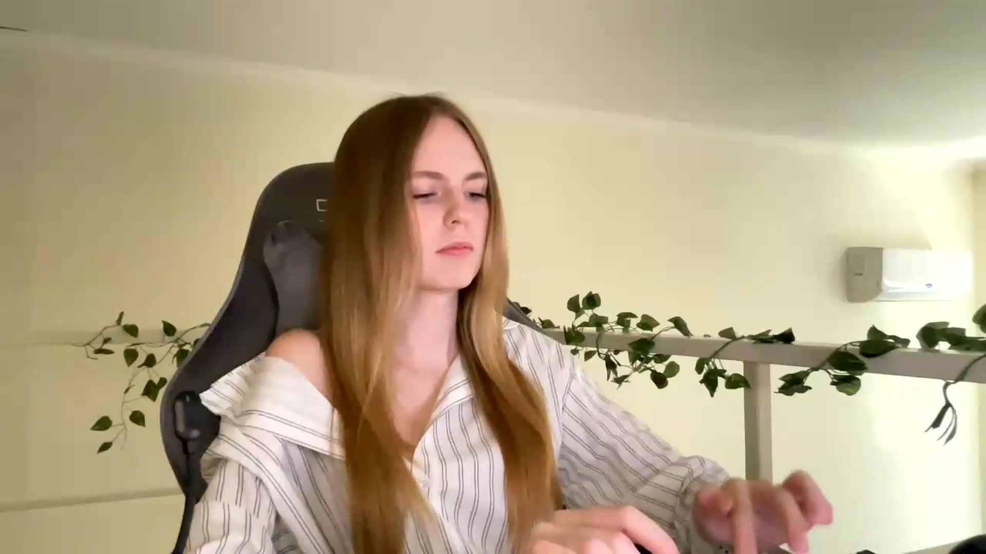 Gallery image thumbnail from SelinaMynx's myfreecams stream on, 06/26/2026, 14:00 image 6 of 20
