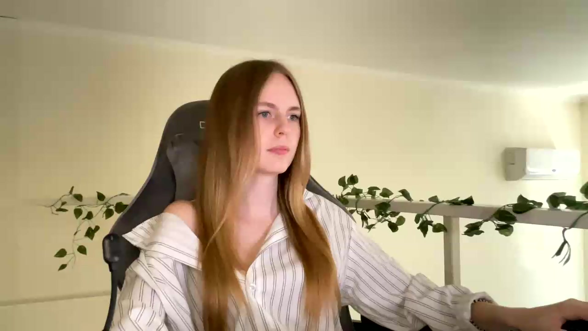 Gallery image thumbnail from SelinaMynx's myfreecams stream on, 06/26/2026, 14:00 image 4 of 20