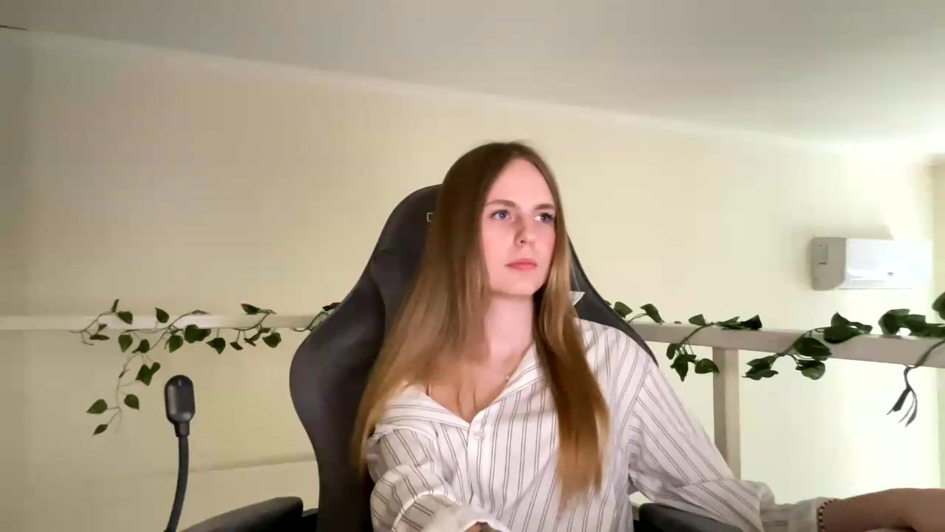Gallery image thumbnail from SelinaMynx's myfreecams stream on, 06/26/2026, 14:00 image 19 of 20
