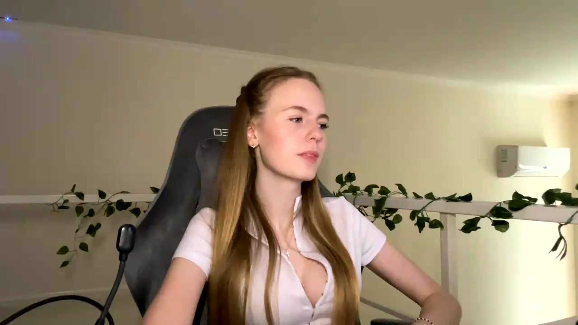 Gallery image thumbnail from SelinaMynx's myfreecams stream on, 06/28/2026, 08:49 image 17 of 20