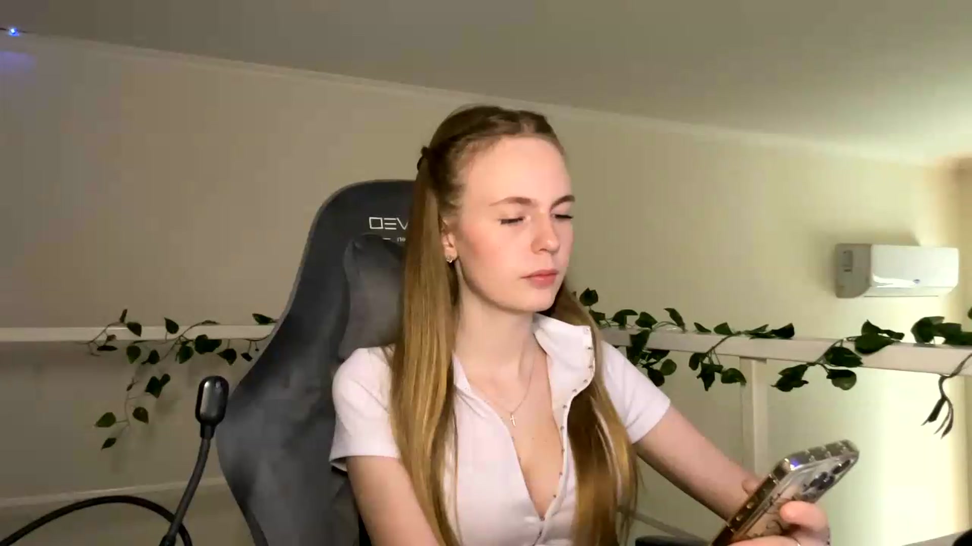 Gallery image thumbnail from SelinaMynx's myfreecams stream on, 06/28/2026, 08:49 image 19 of 20