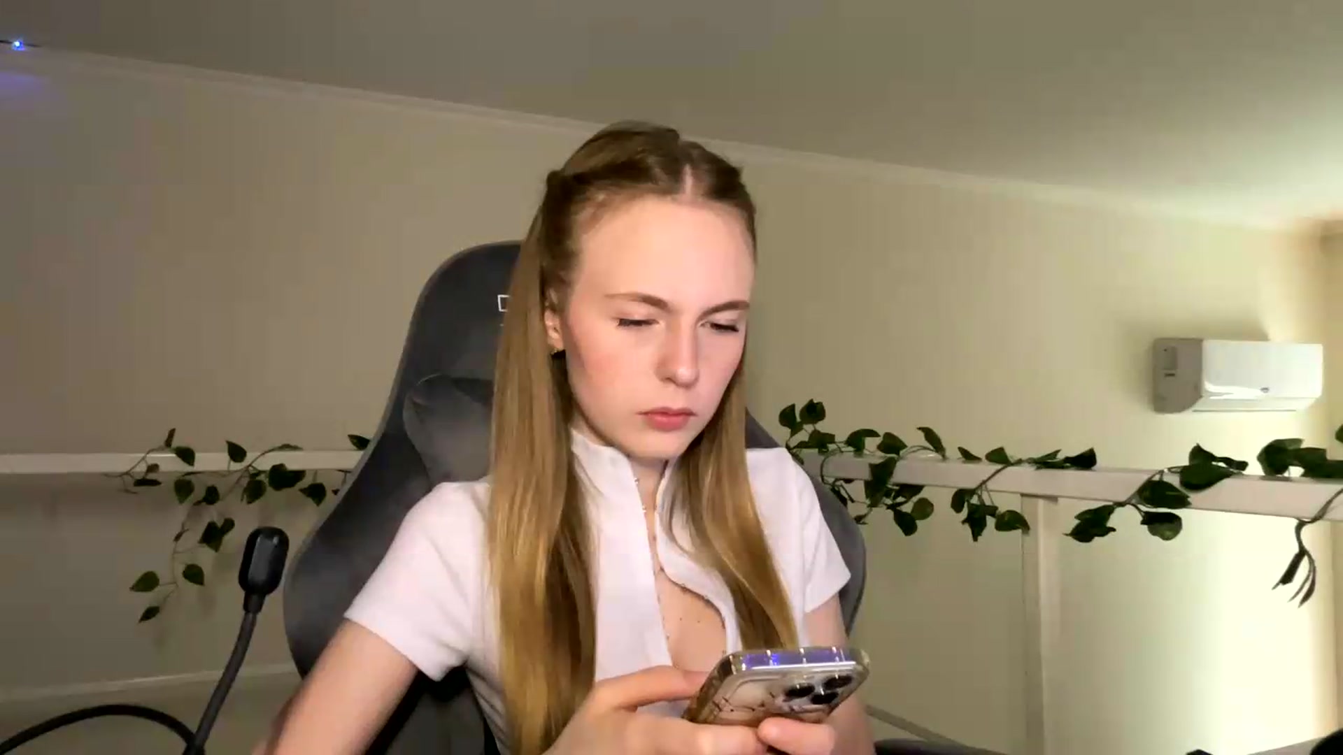 Gallery image thumbnail from SelinaMynx's myfreecams stream on, 06/28/2026, 08:49 image 5 of 20