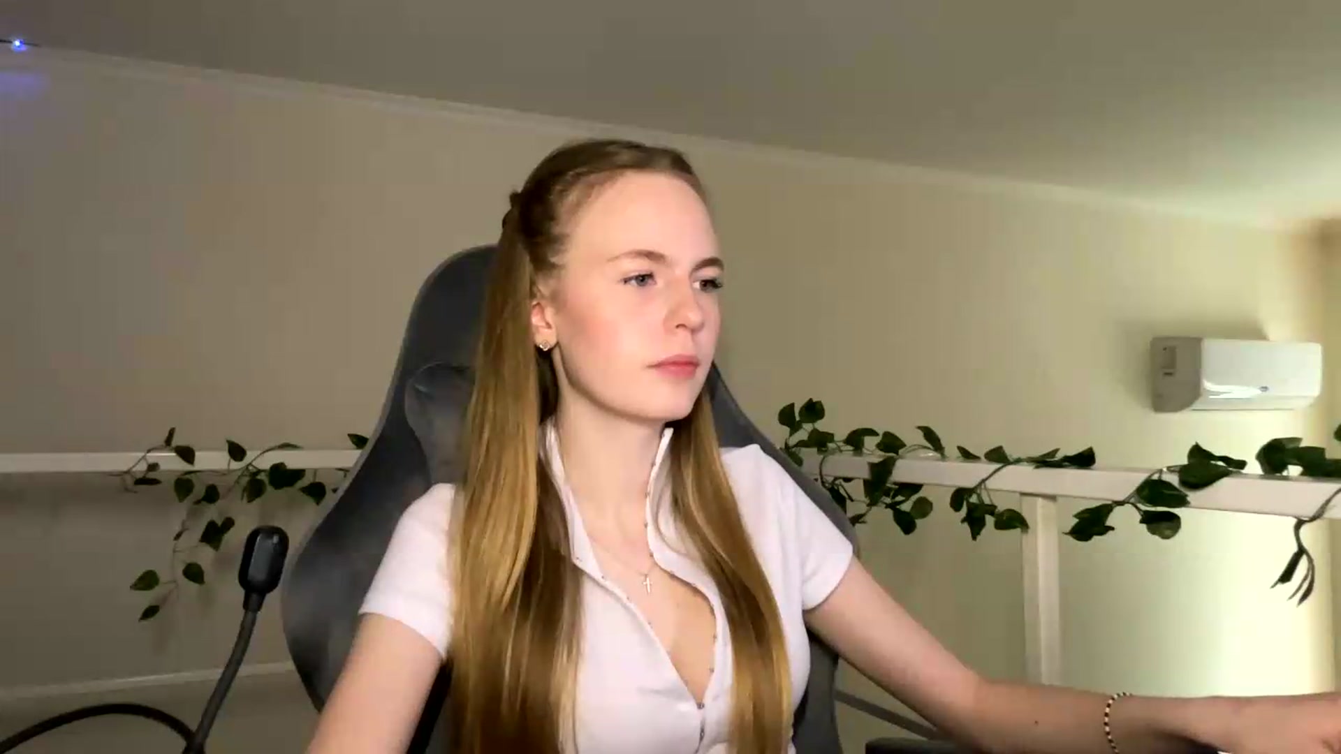 Gallery image thumbnail from SelinaMynx's myfreecams stream on, 06/28/2026, 08:49 image 9 of 20