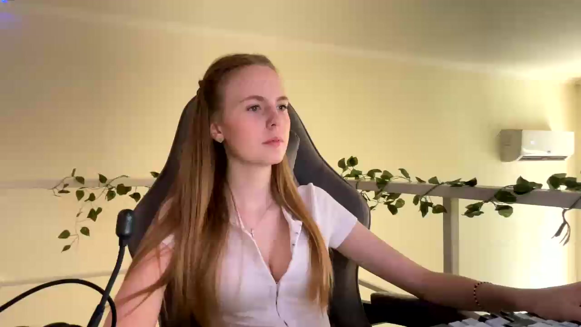 Gallery image thumbnail from SelinaMynx's myfreecams stream on, 06/28/2026, 09:59 image 19 of 20
