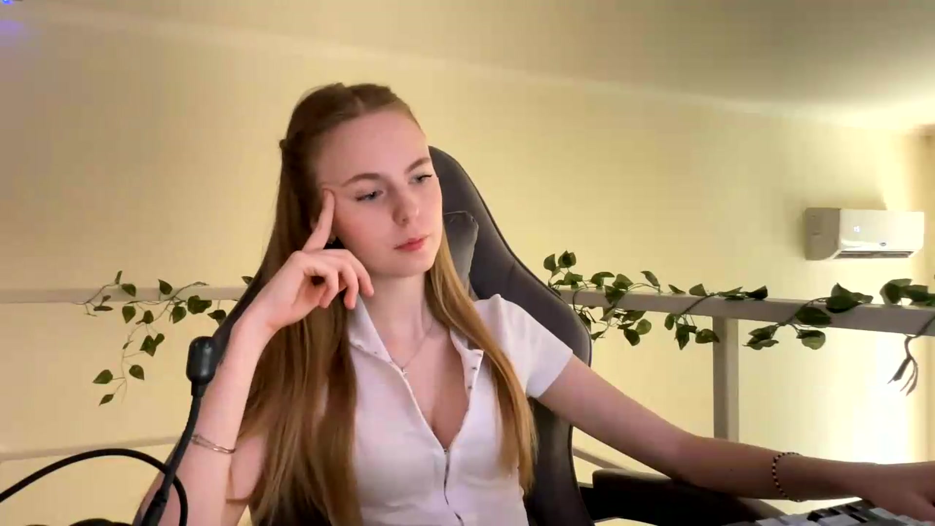 Gallery image thumbnail from SelinaMynx's myfreecams stream on, 06/28/2026, 09:59 image 18 of 20