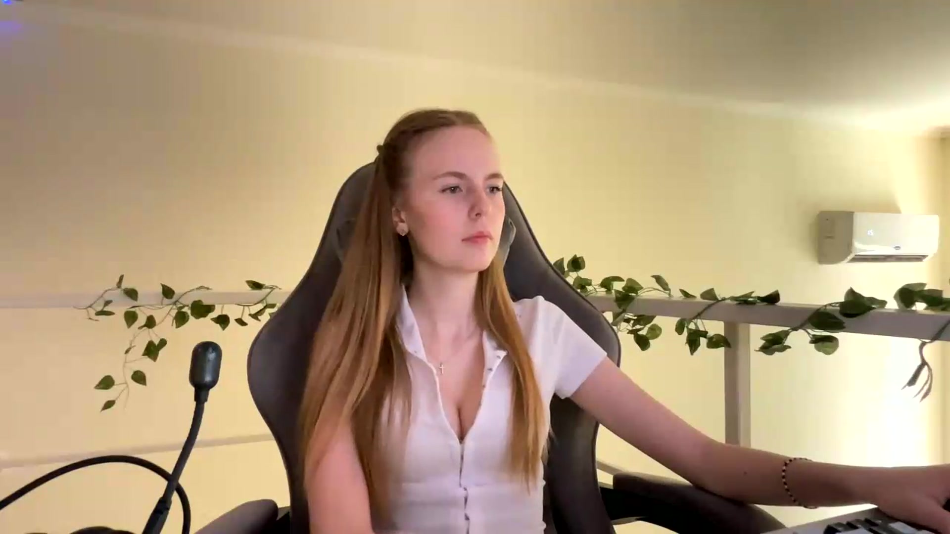 Gallery image thumbnail from SelinaMynx's myfreecams stream on, 06/28/2026, 09:59 image 20 of 20