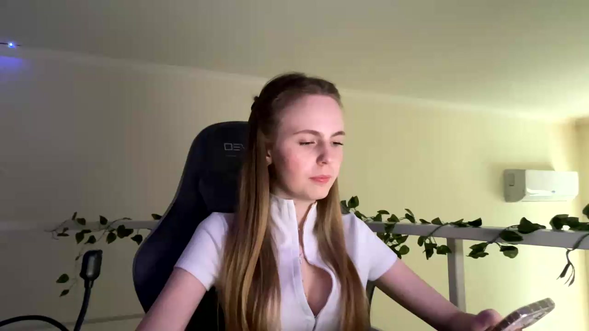 Gallery image thumbnail from SelinaMynx's myfreecams stream on, 06/28/2026, 12:56 image 16 of 20