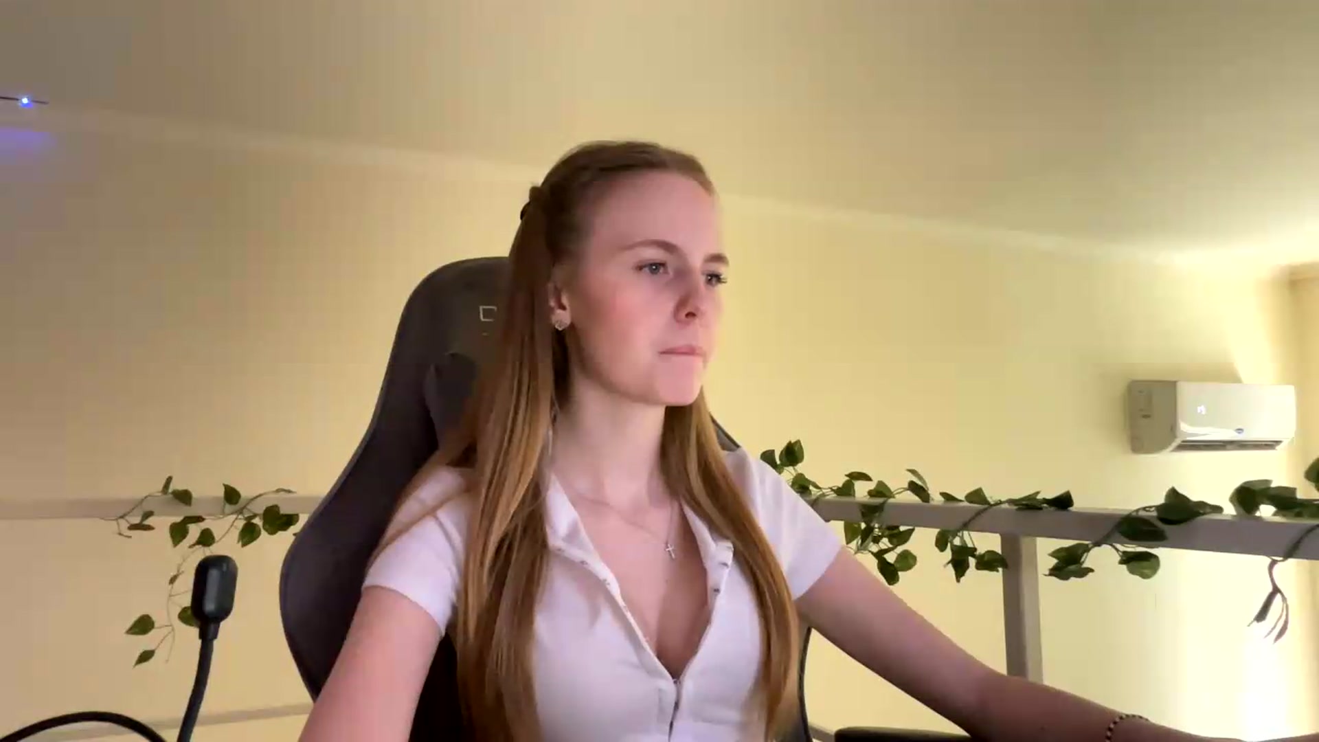 Gallery image thumbnail from SelinaMynx's myfreecams stream on, 06/28/2026, 12:56 image 3 of 20