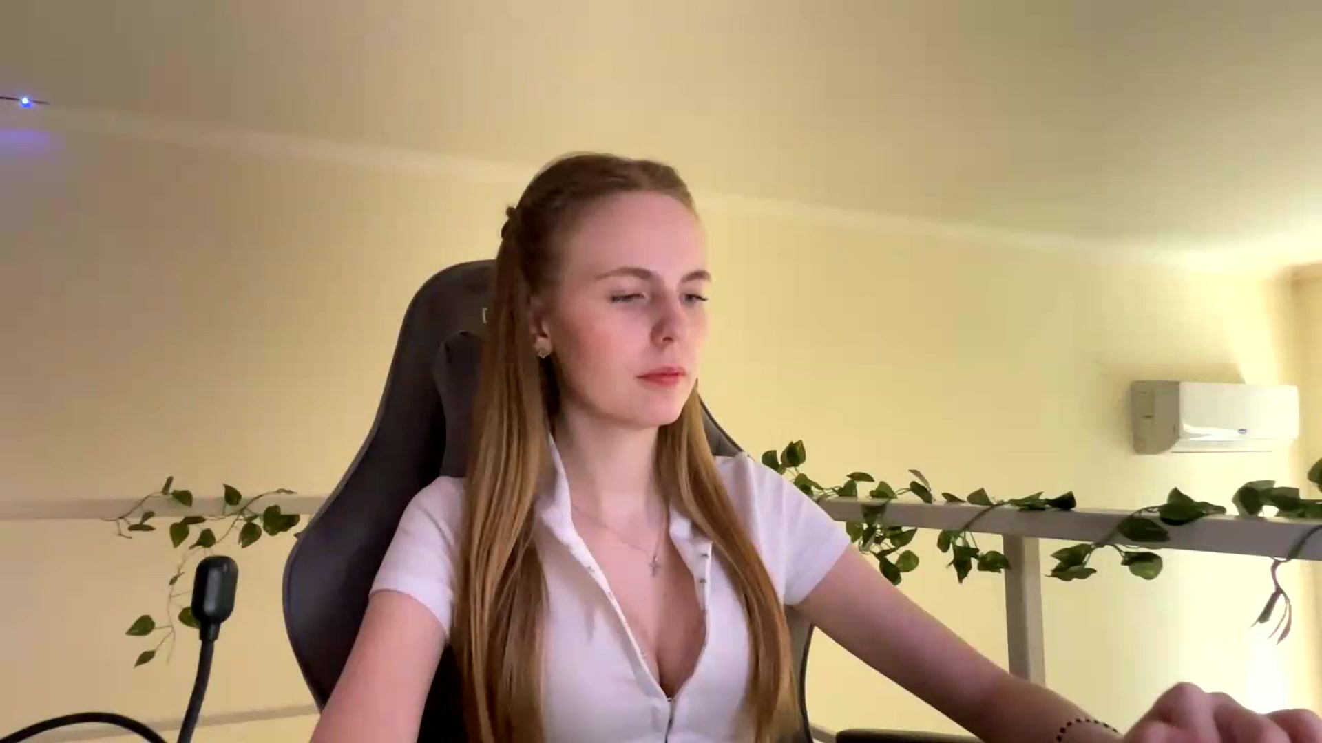 Gallery image thumbnail from SelinaMynx's myfreecams stream on, 06/28/2026, 12:56 image 4 of 20