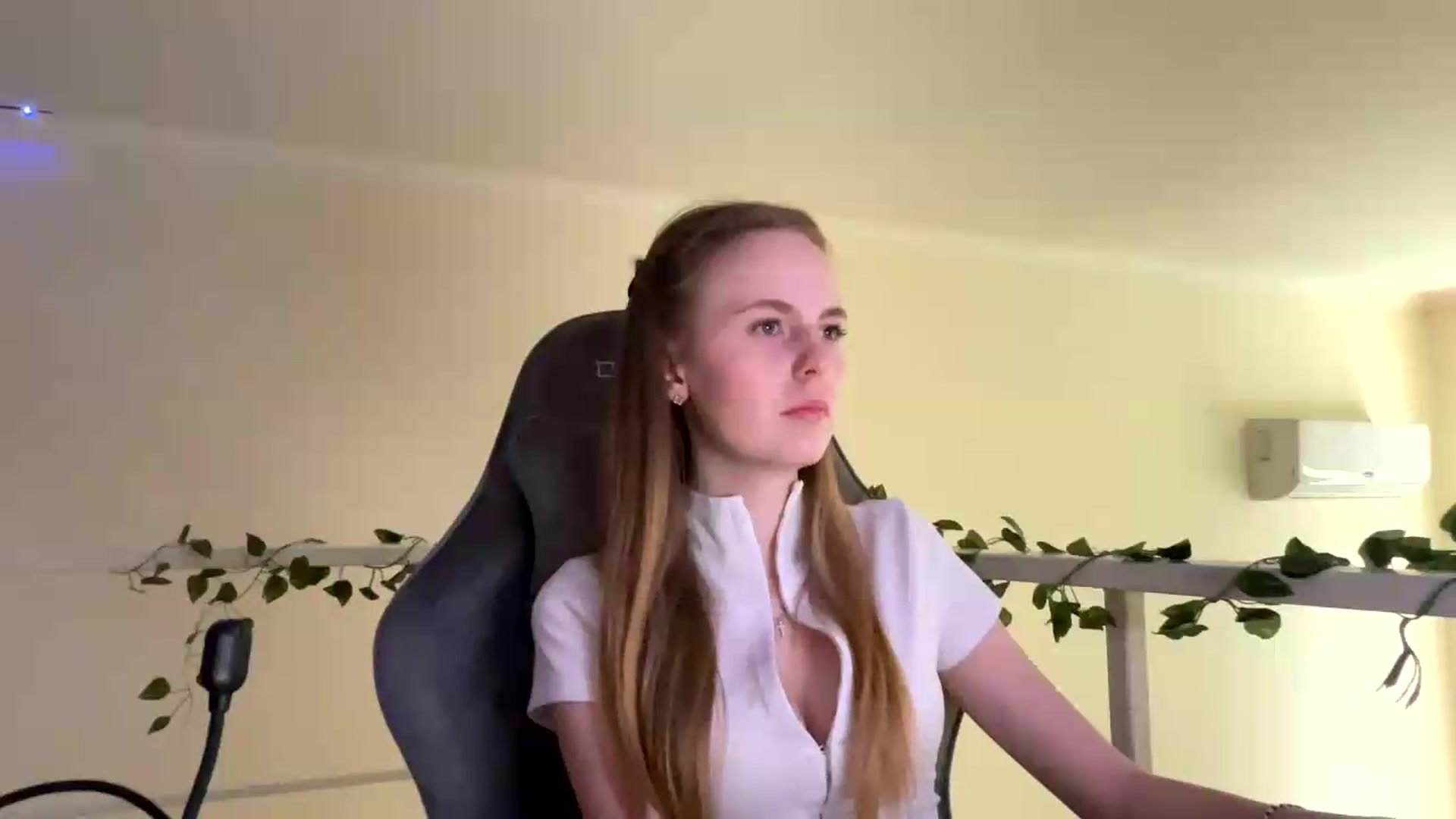 Gallery image thumbnail from SelinaMynx's myfreecams stream on, 06/28/2026, 12:56 image 18 of 20