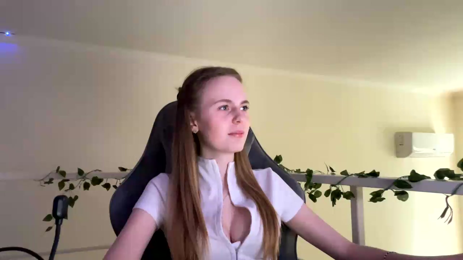 Gallery image thumbnail from SelinaMynx's myfreecams stream on, 06/28/2026, 13:55 image 11 of 20