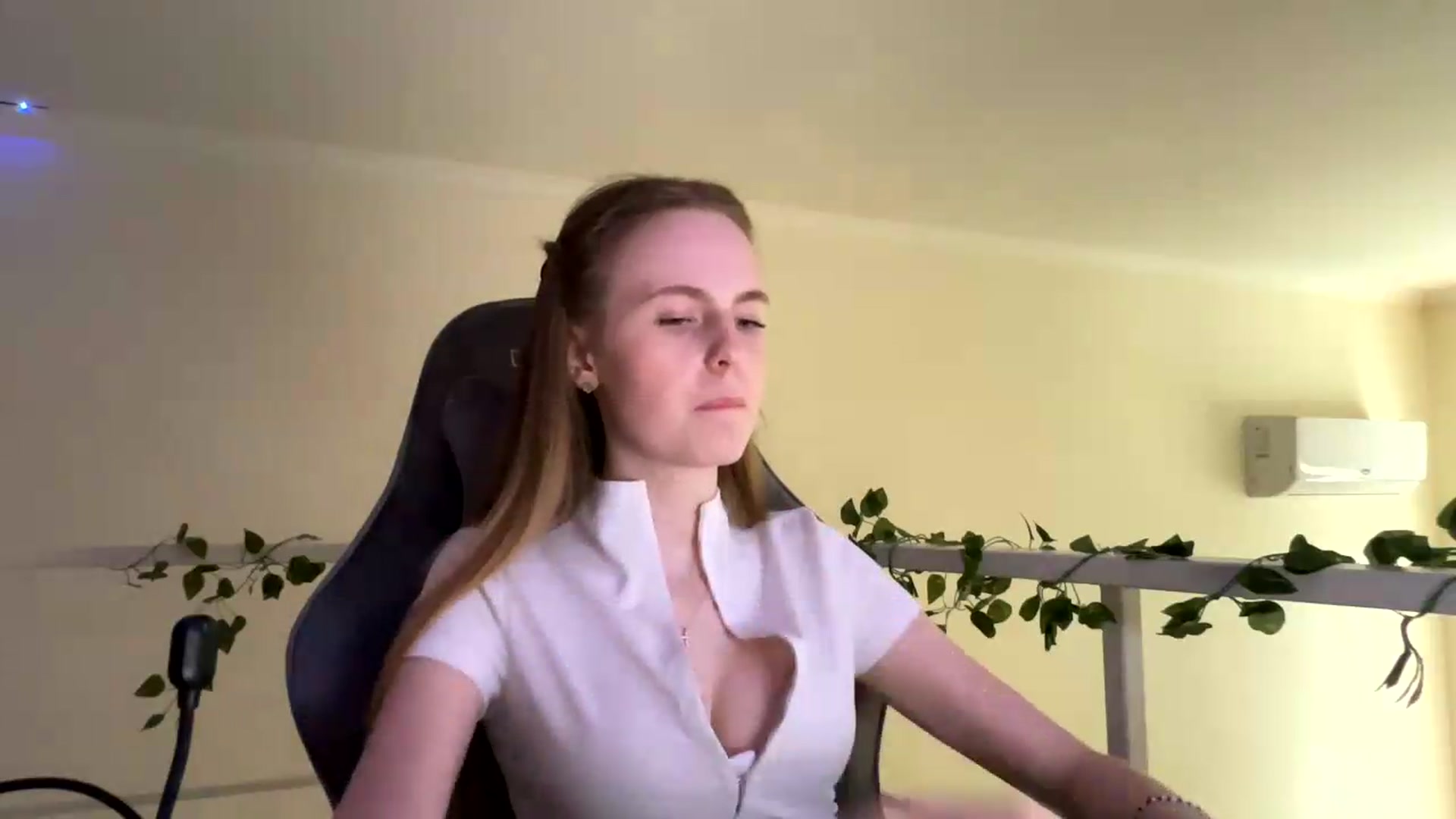 Gallery image thumbnail from SelinaMynx's myfreecams stream on, 06/28/2026, 13:55 image 2 of 20