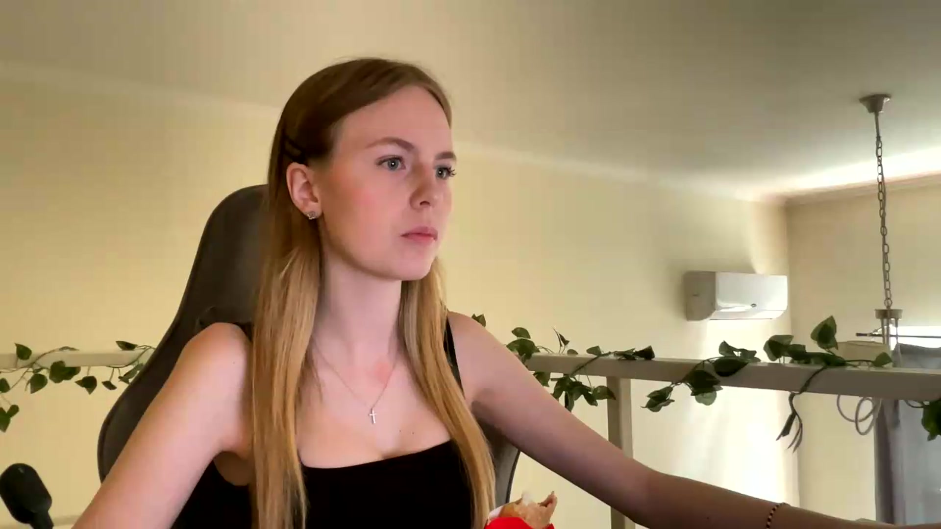 Gallery image thumbnail from SelinaMynx's myfreecams stream on, 06/29/2026, 08:13 image 2 of 20