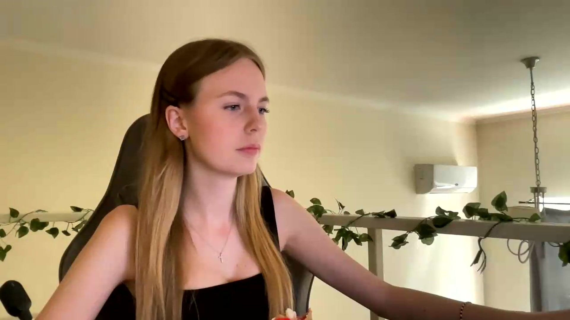 Gallery image thumbnail from SelinaMynx's myfreecams stream on, 06/29/2026, 08:13 image 6 of 20