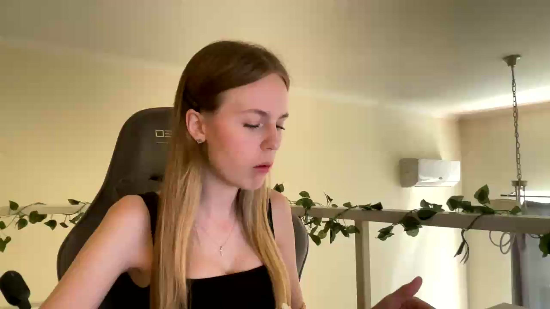Gallery image thumbnail from SelinaMynx's myfreecams stream on, 06/29/2026, 08:13 image 5 of 20