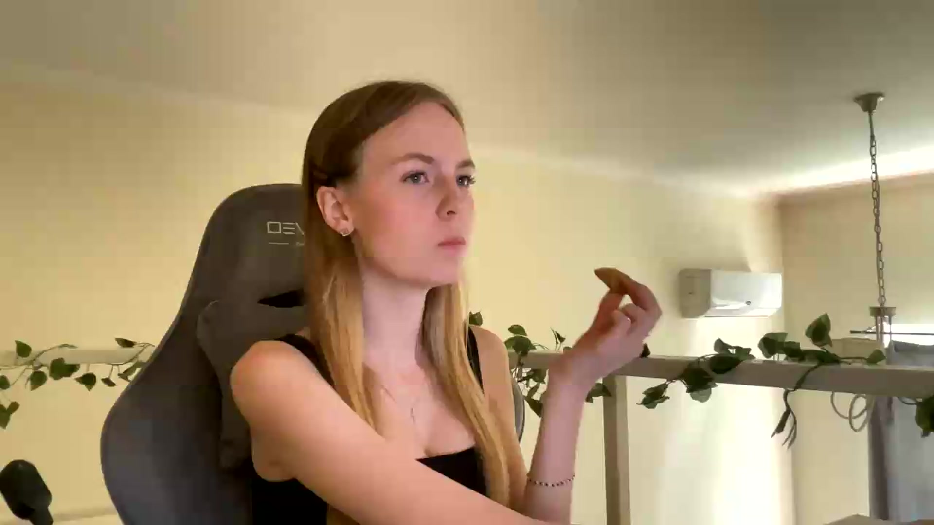 Gallery image thumbnail from SelinaMynx's myfreecams stream on, 06/29/2026, 08:13 image 9 of 20