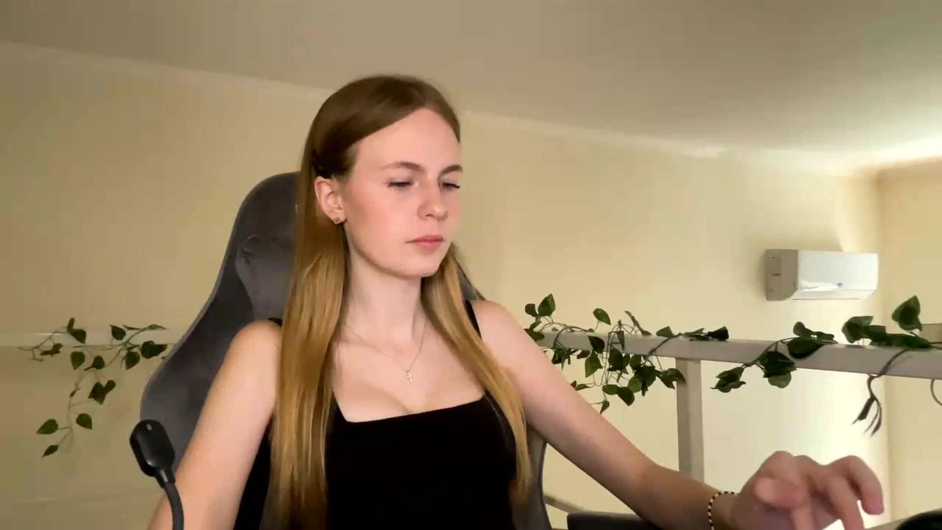 Gallery image thumbnail from SelinaMynx's myfreecams stream on, 06/29/2026, 08:51 image 12 of 20