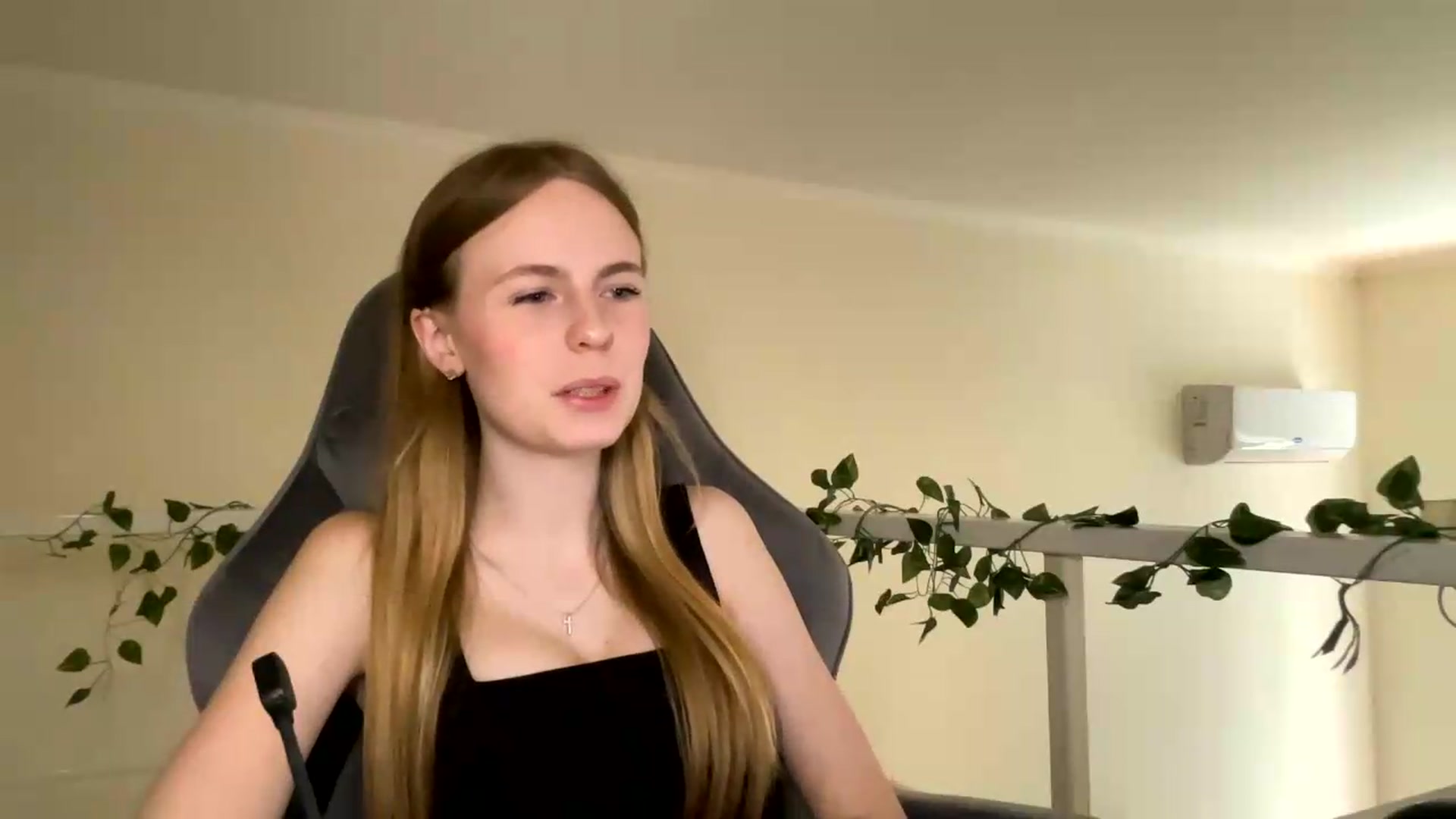 Gallery image thumbnail from SelinaMynx's myfreecams stream on, 06/29/2026, 09:34 image 18 of 20