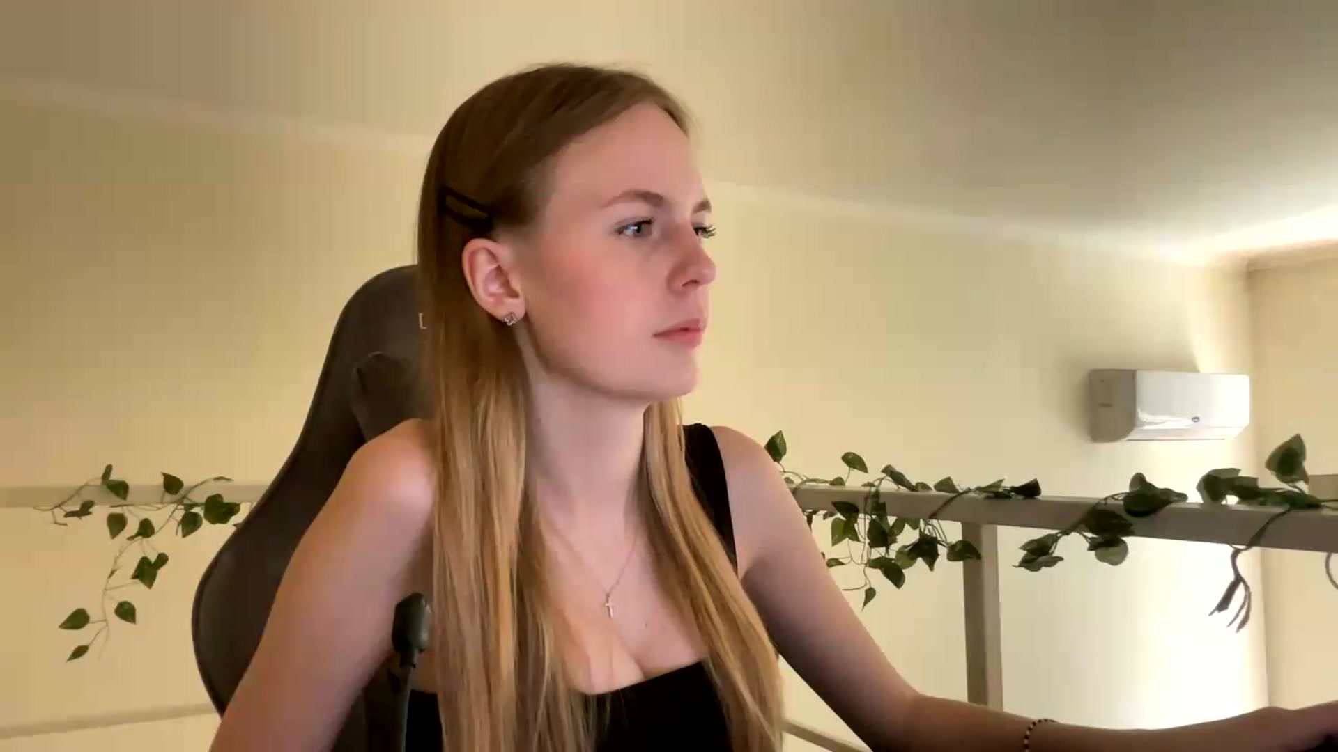 Gallery image thumbnail from SelinaMynx's myfreecams stream on, 06/29/2026, 10:18 image 12 of 20