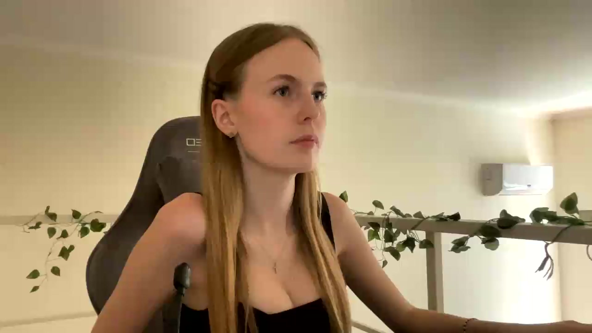 Gallery image thumbnail from SelinaMynx's myfreecams stream on, 06/29/2026, 10:18 image 9 of 20
