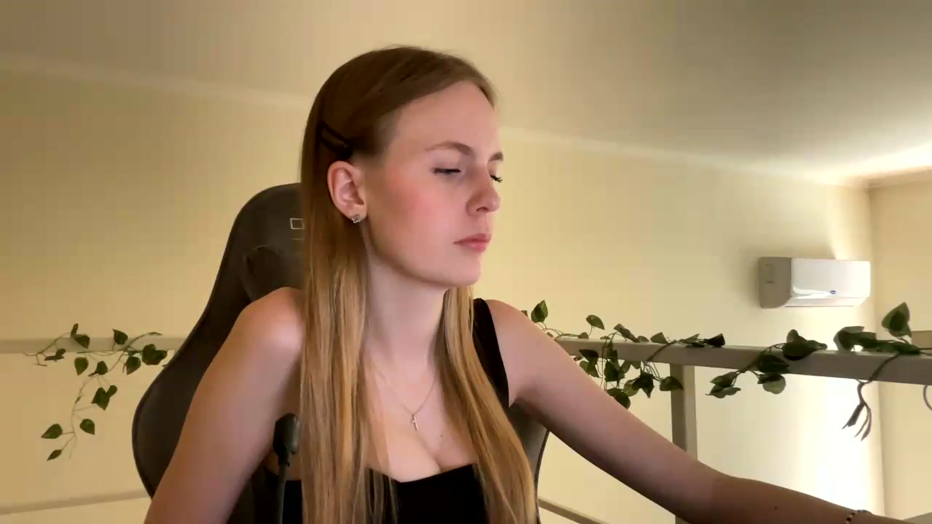 Gallery image thumbnail from SelinaMynx's myfreecams stream on, 06/29/2026, 10:18 image 14 of 20