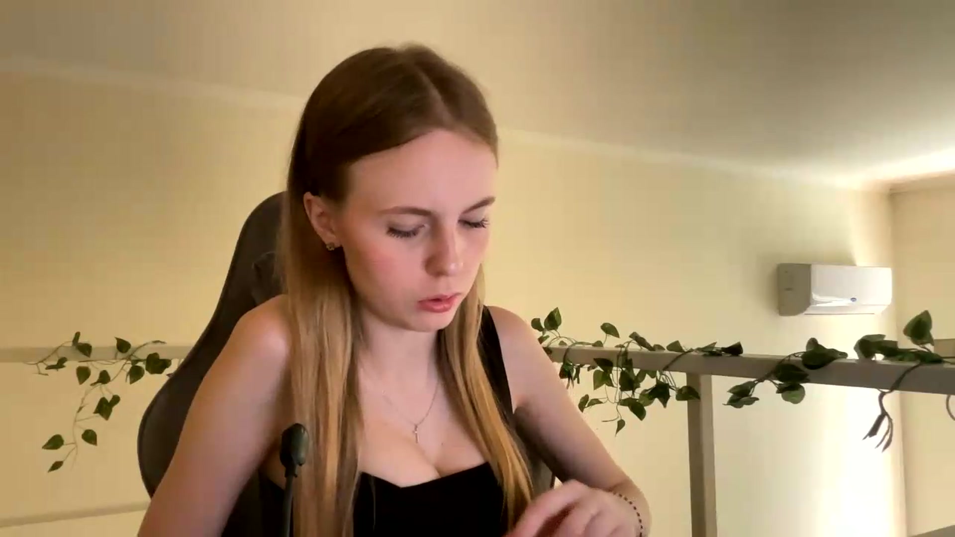 Gallery image thumbnail from SelinaMynx's myfreecams stream on, 06/29/2026, 10:18 image 17 of 20