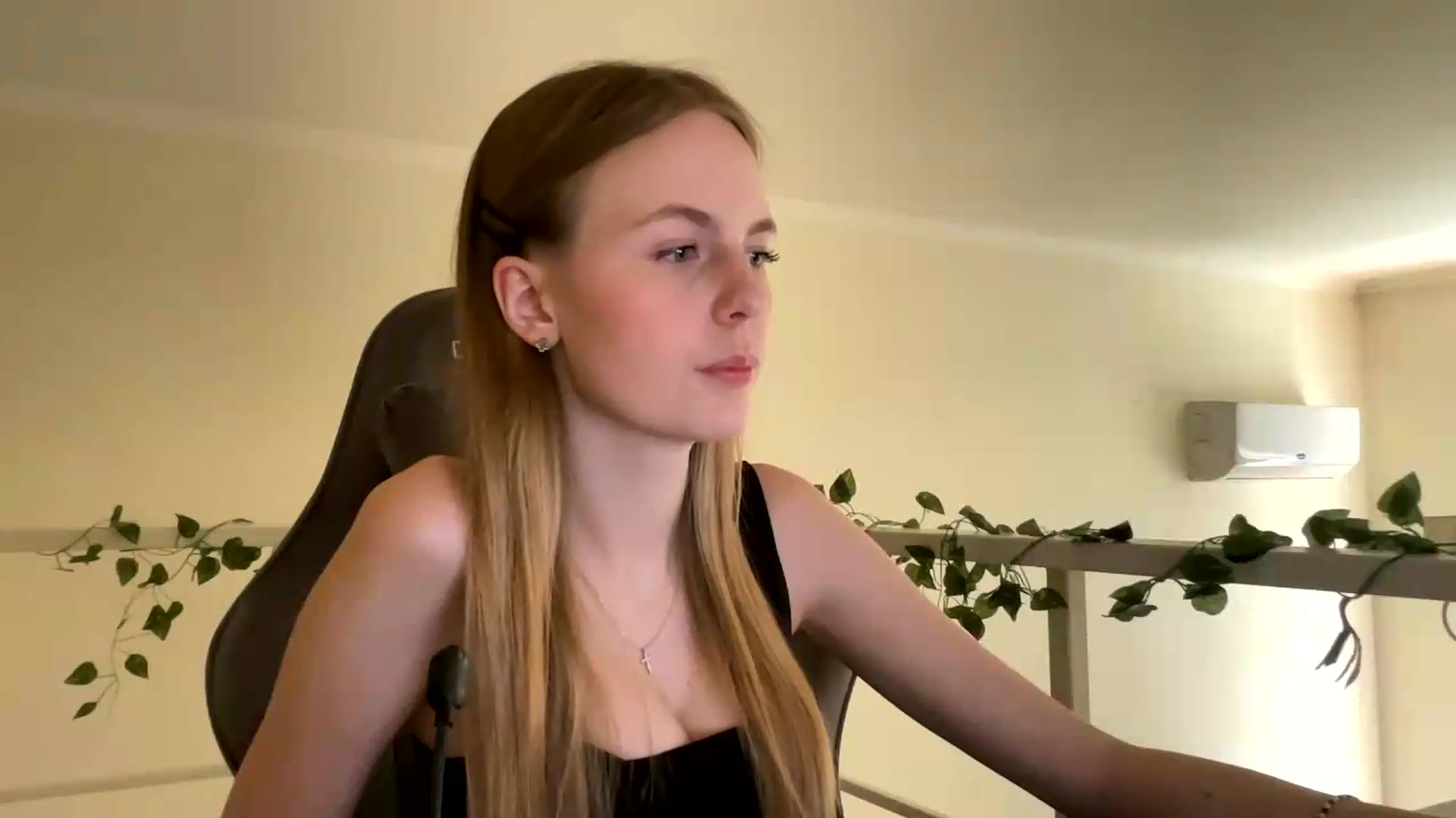 Gallery image thumbnail from SelinaMynx's myfreecams stream on, 06/29/2026, 10:18 image 13 of 20