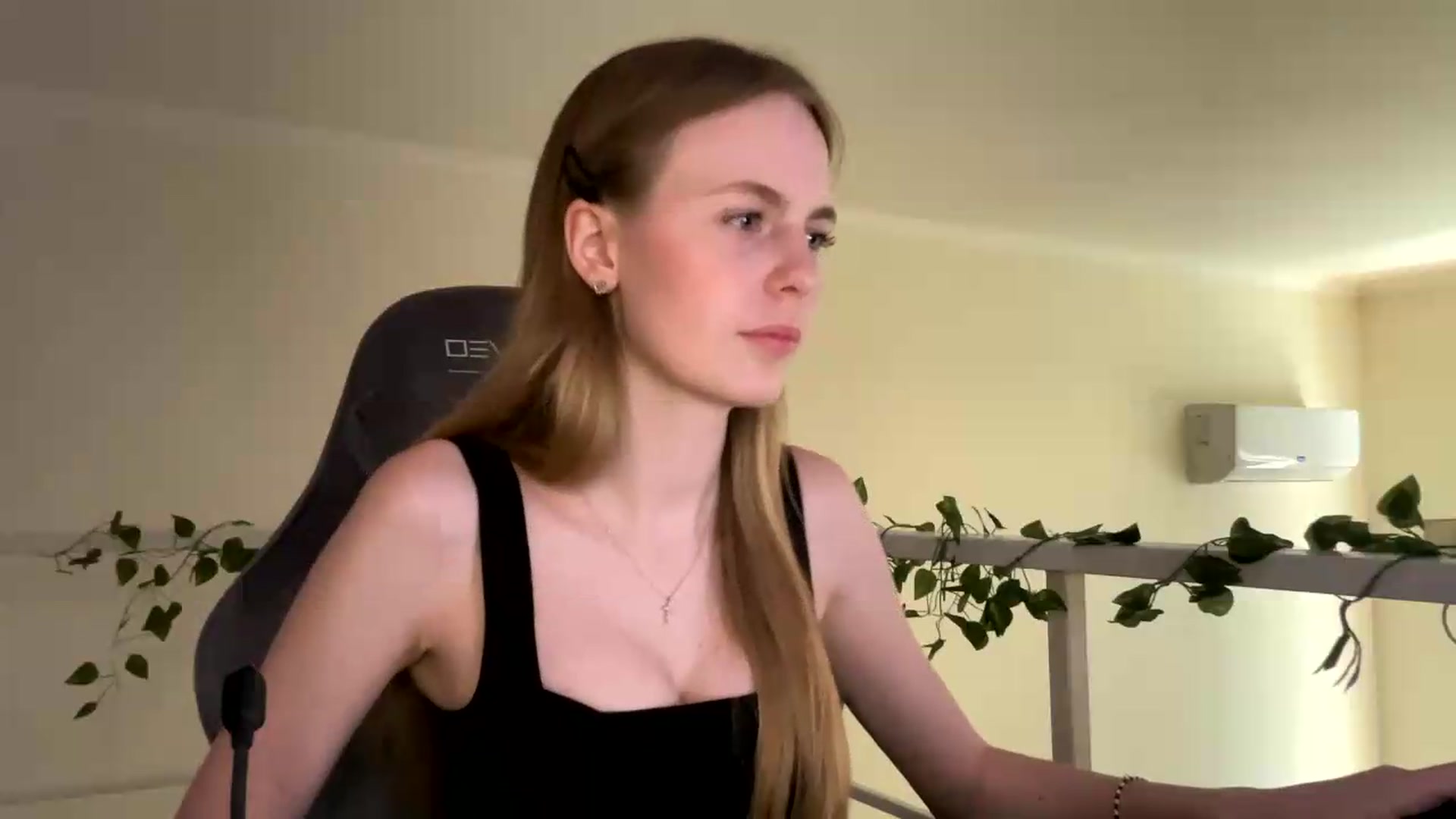 Gallery image thumbnail from SelinaMynx's myfreecams stream on, 06/29/2026, 12:10 image 19 of 20