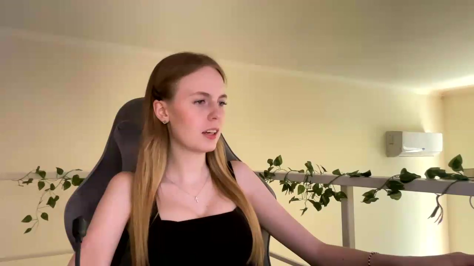 Gallery image thumbnail from SelinaMynx's myfreecams stream on, 06/29/2026, 12:10 image 14 of 20