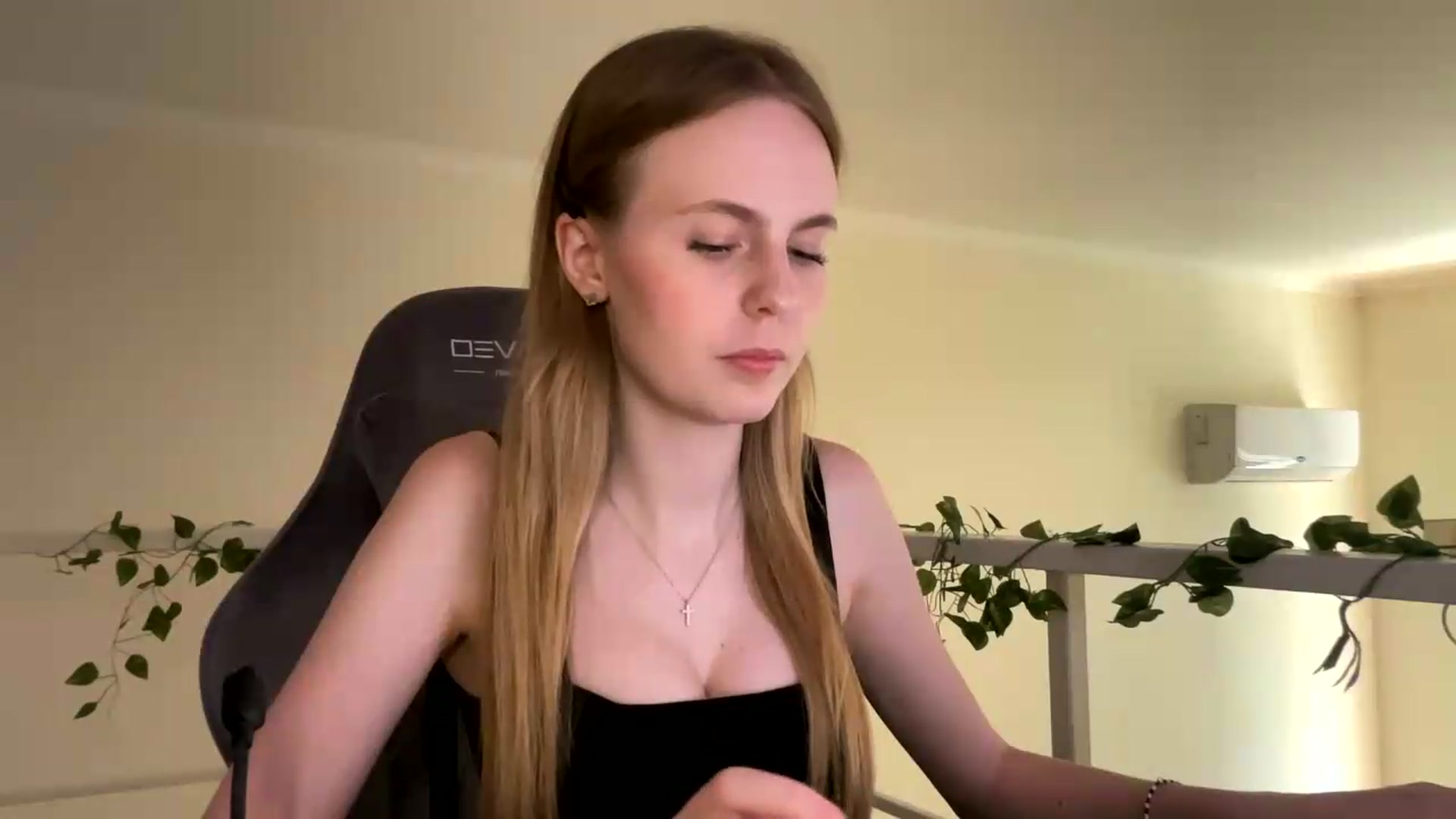 Gallery image thumbnail from SelinaMynx's myfreecams stream on, 06/29/2026, 12:10 image 9 of 20