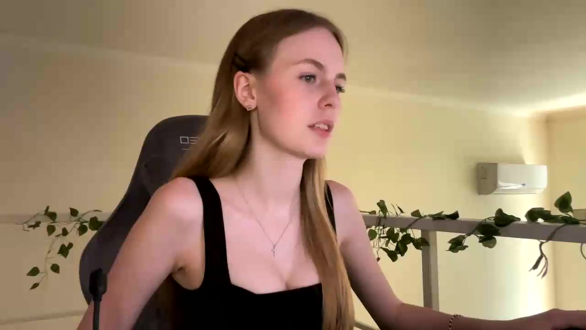 Gallery image thumbnail from SelinaMynx's myfreecams stream on, 06/29/2026, 12:10 image 16 of 20
