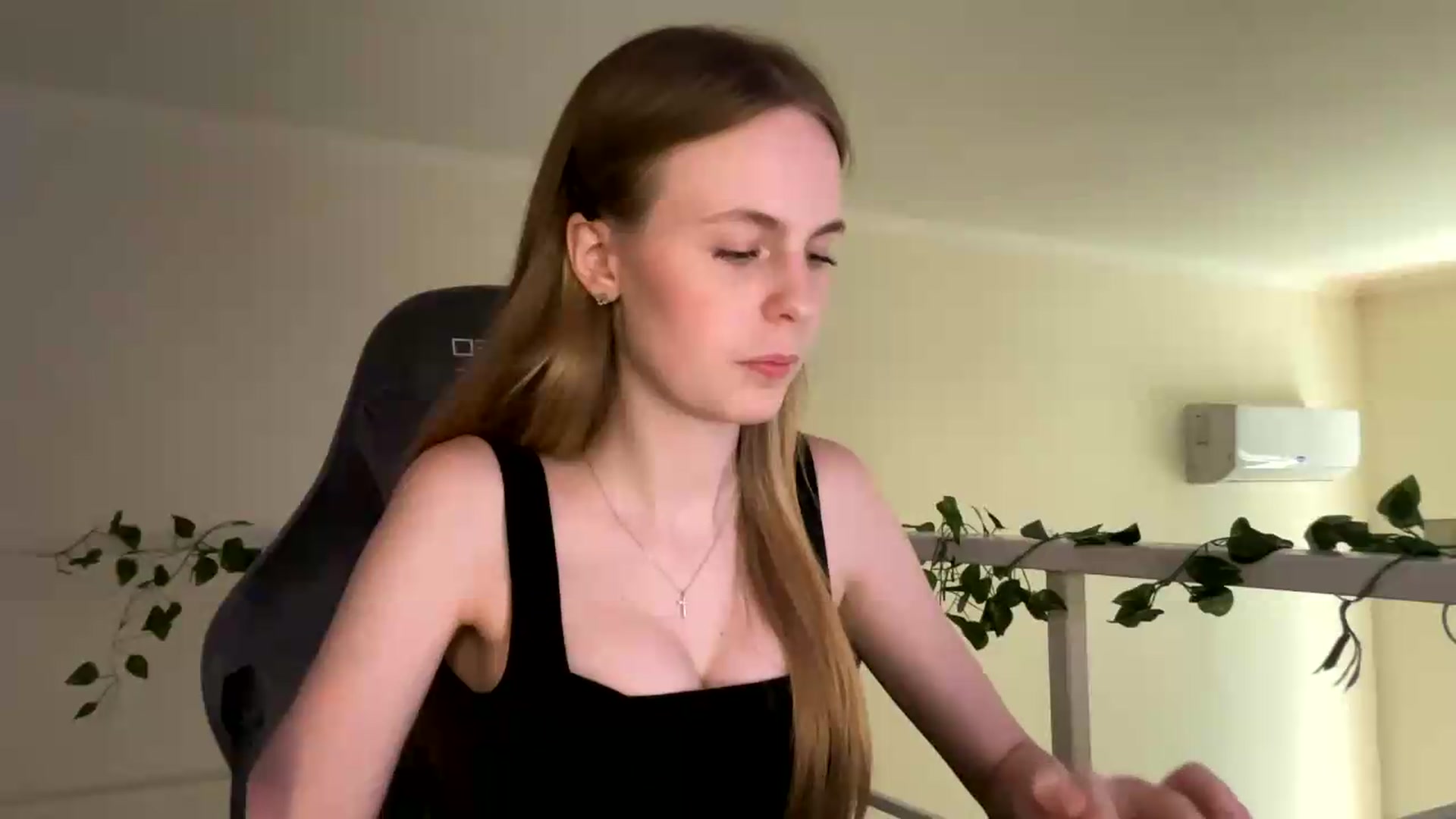 Gallery image thumbnail from SelinaMynx's myfreecams stream on, 06/29/2026, 12:10 image 17 of 20