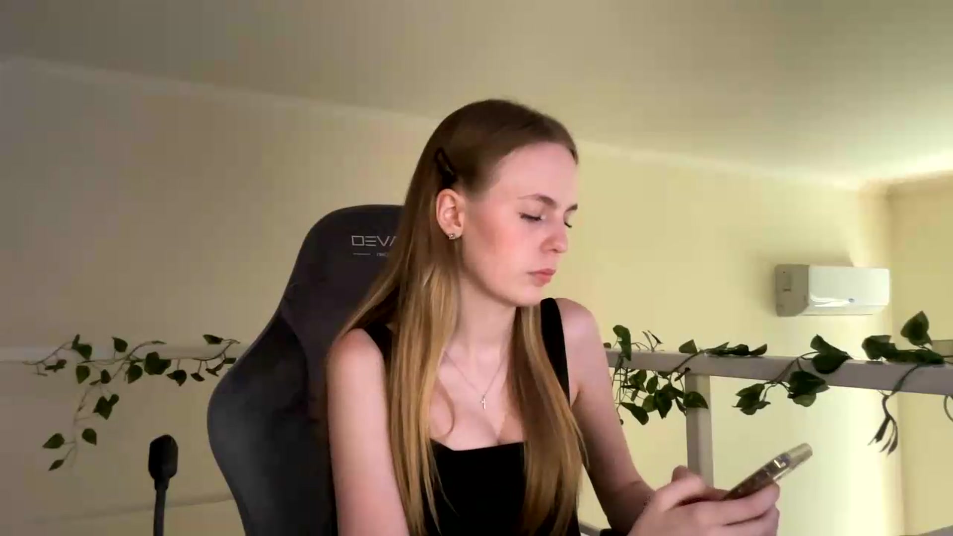 Gallery image thumbnail from SelinaMynx's myfreecams stream on, 06/29/2026, 13:28 image 6 of 20