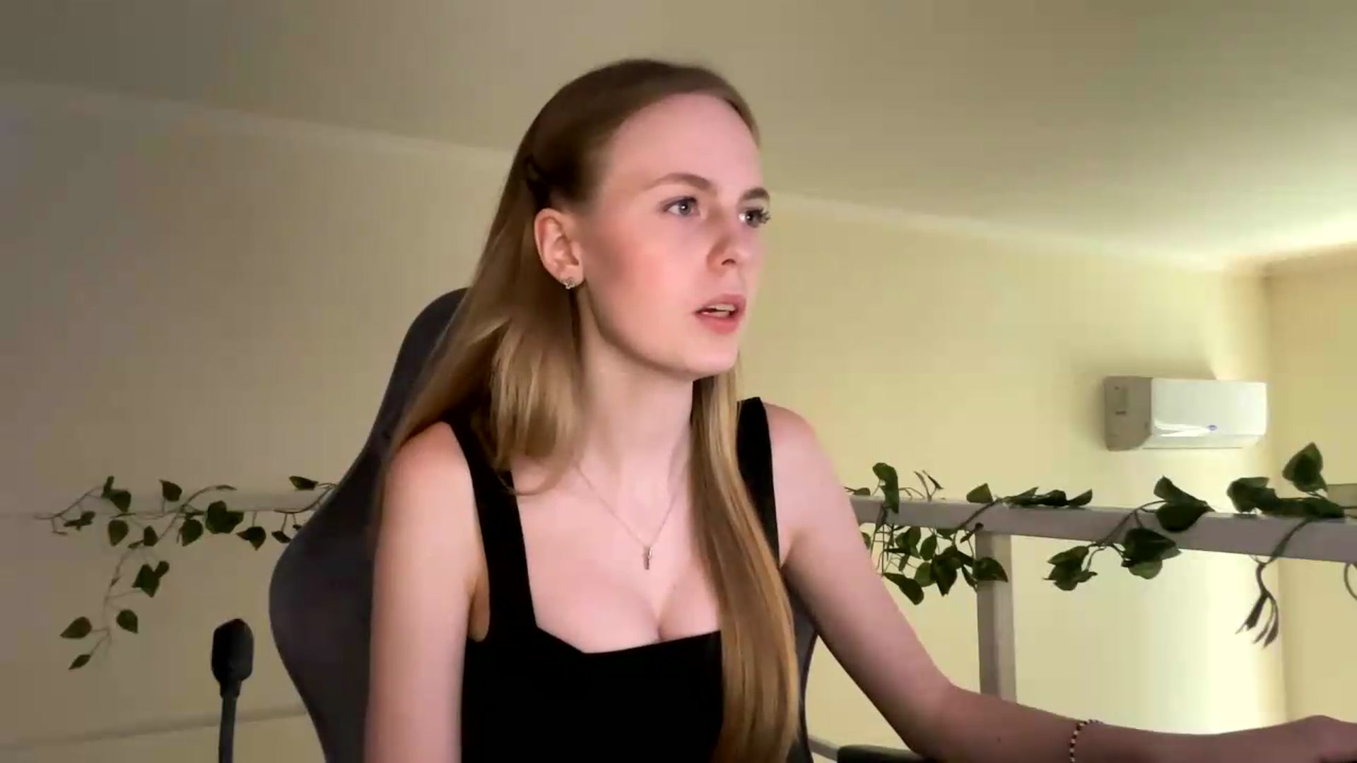 Gallery image thumbnail from SelinaMynx's myfreecams stream on, 06/29/2026, 13:28 image 4 of 20
