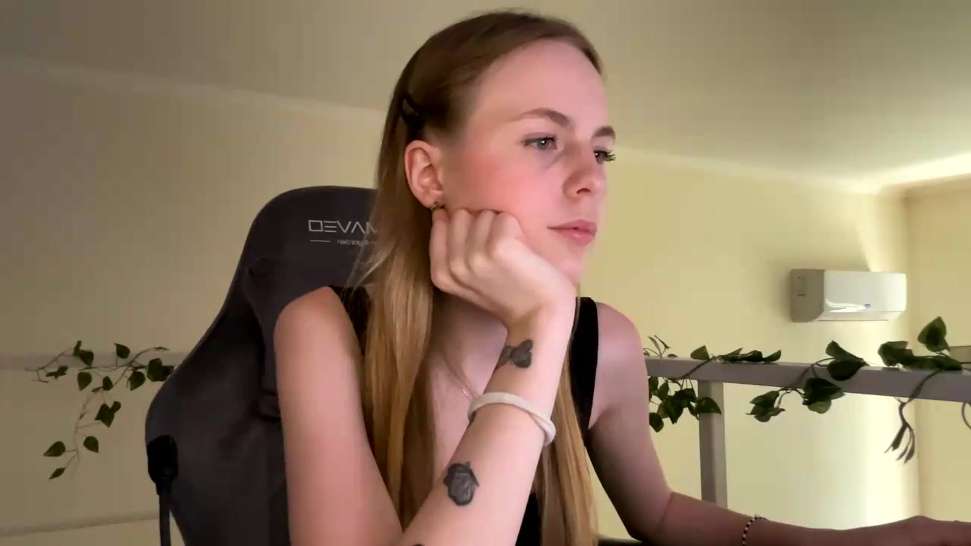 Gallery image thumbnail from SelinaMynx's myfreecams stream on, 06/29/2026, 13:28 image 10 of 20