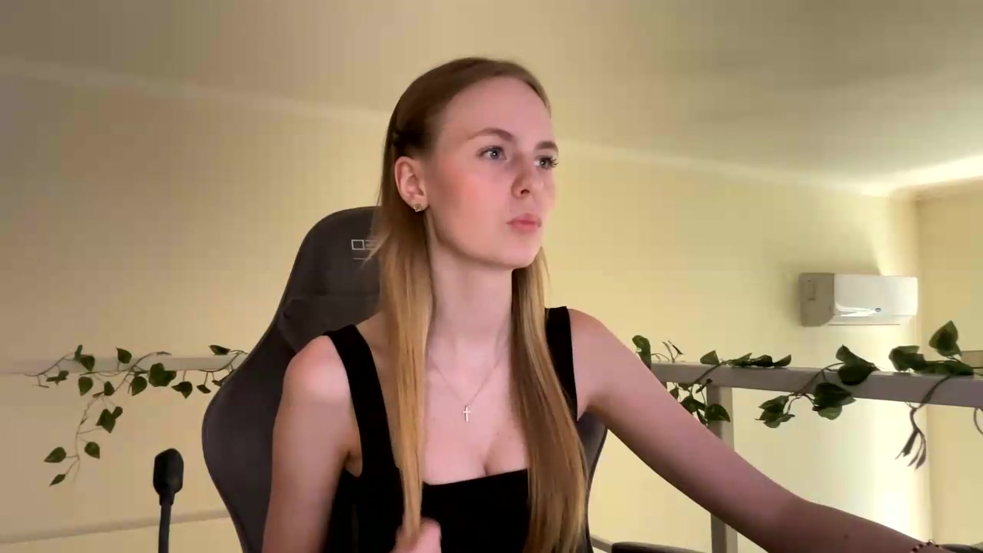 Gallery image thumbnail from SelinaMynx's myfreecams stream on, 06/29/2026, 13:28 image 5 of 20