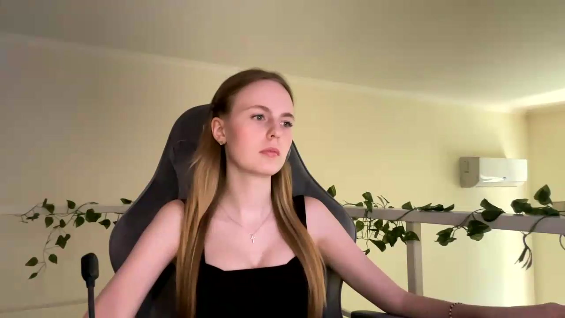 Gallery image thumbnail from SelinaMynx's myfreecams stream on, 06/29/2026, 13:28 image 18 of 20