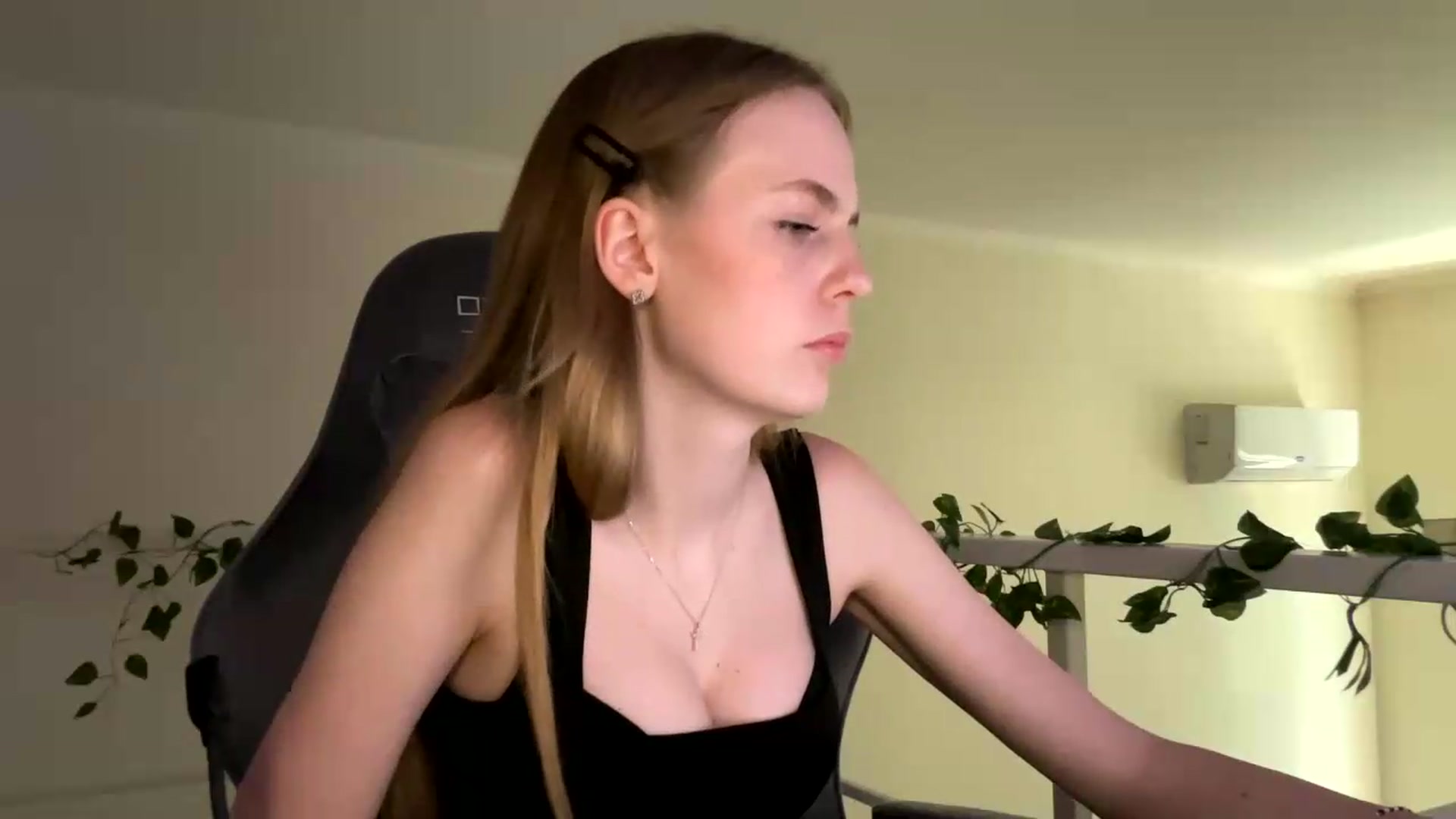Gallery image thumbnail from SelinaMynx's myfreecams stream on, 06/29/2026, 13:59 image 13 of 20