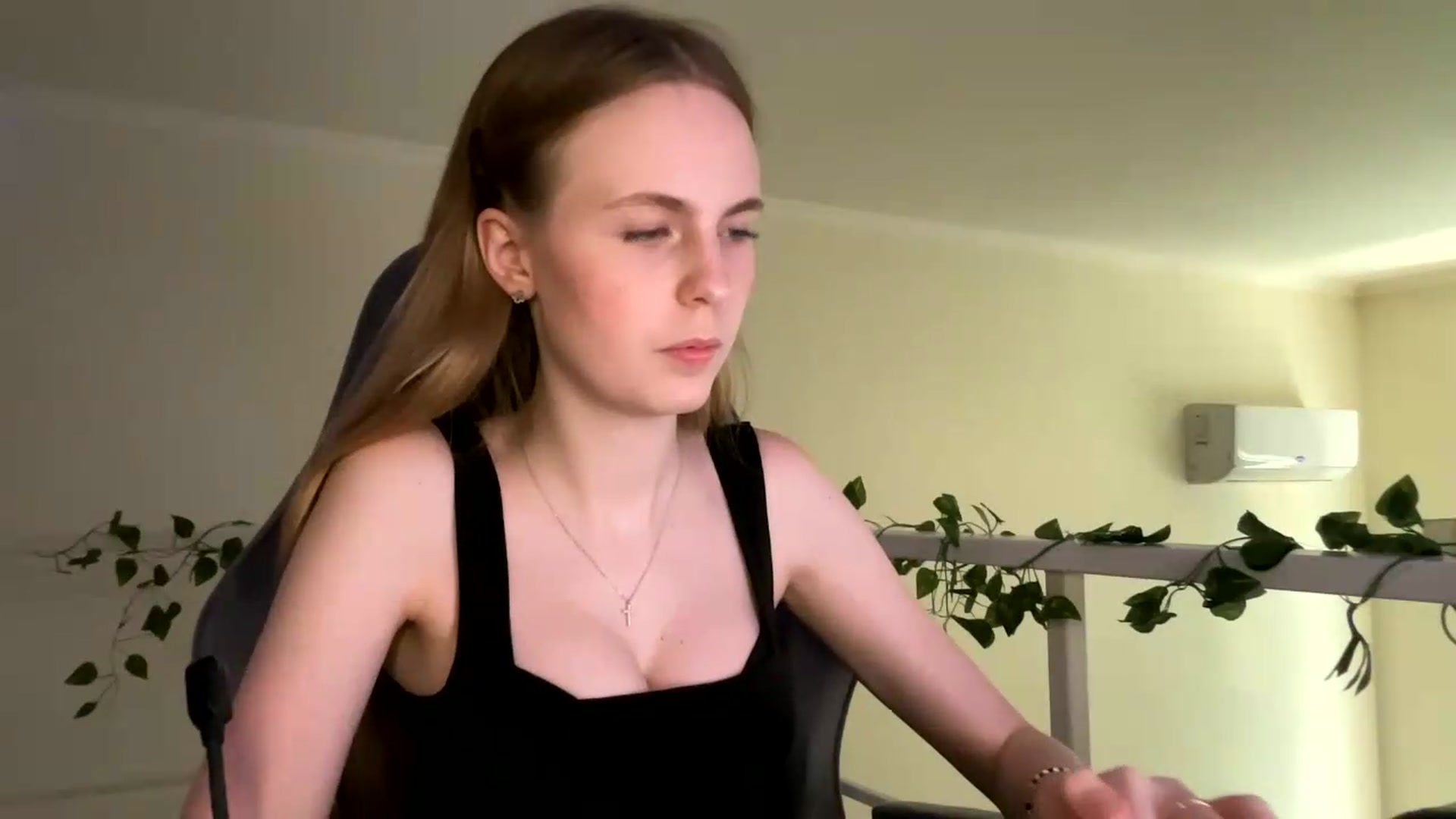 Gallery image thumbnail from SelinaMynx's myfreecams stream on, 06/29/2026, 13:59 image 16 of 20