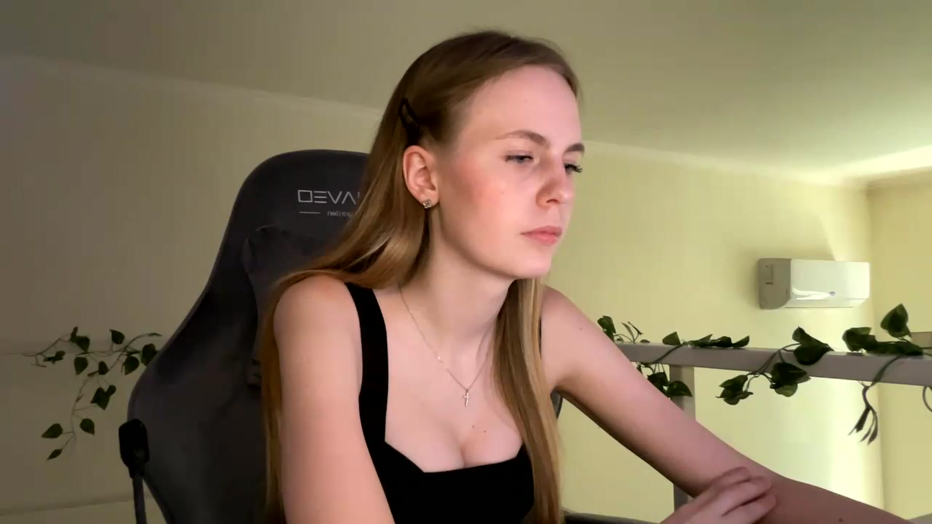 Gallery image thumbnail from SelinaMynx's myfreecams stream on, 06/29/2026, 13:59 image 9 of 20
