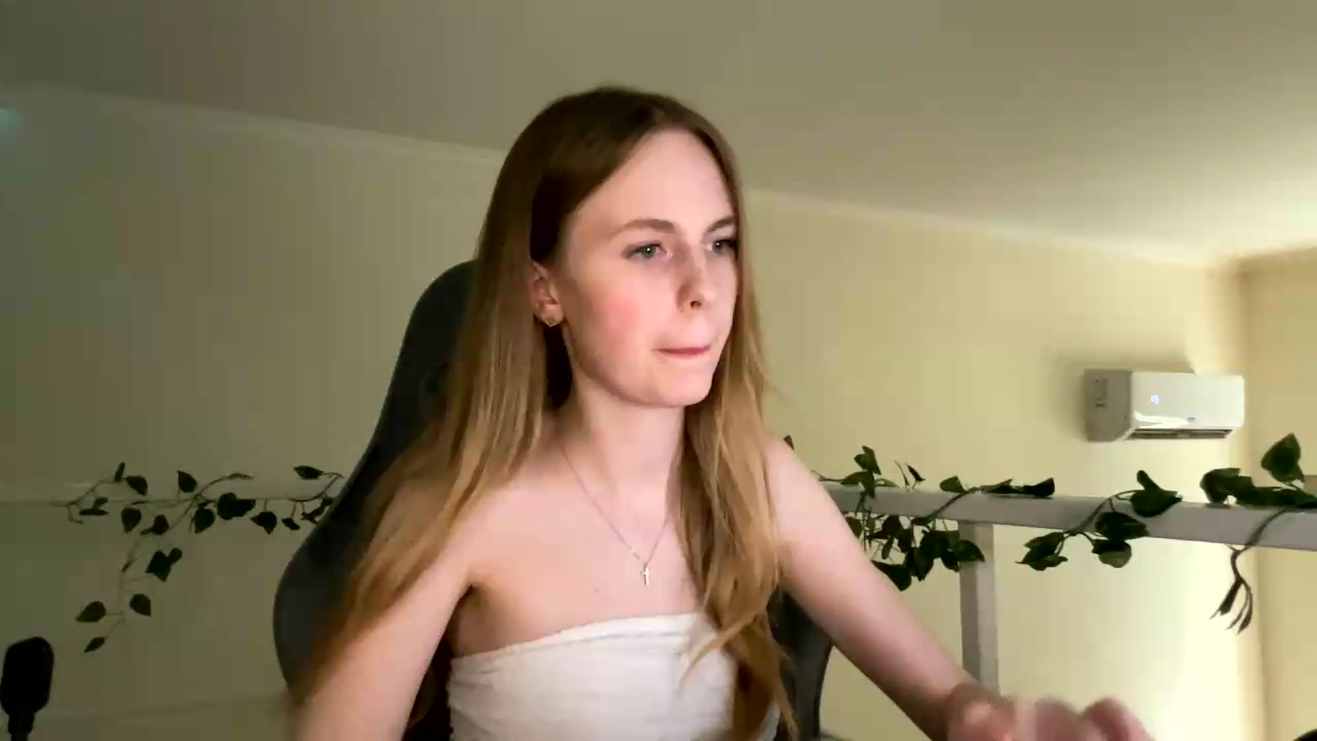 Gallery image thumbnail from SelinaMynx's myfreecams stream on, 06/30/2026, 14:01 image 13 of 20