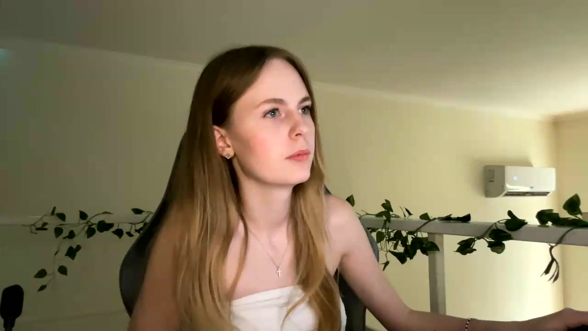 Gallery image thumbnail from SelinaMynx's myfreecams stream on, 06/30/2026, 14:01 image 17 of 20