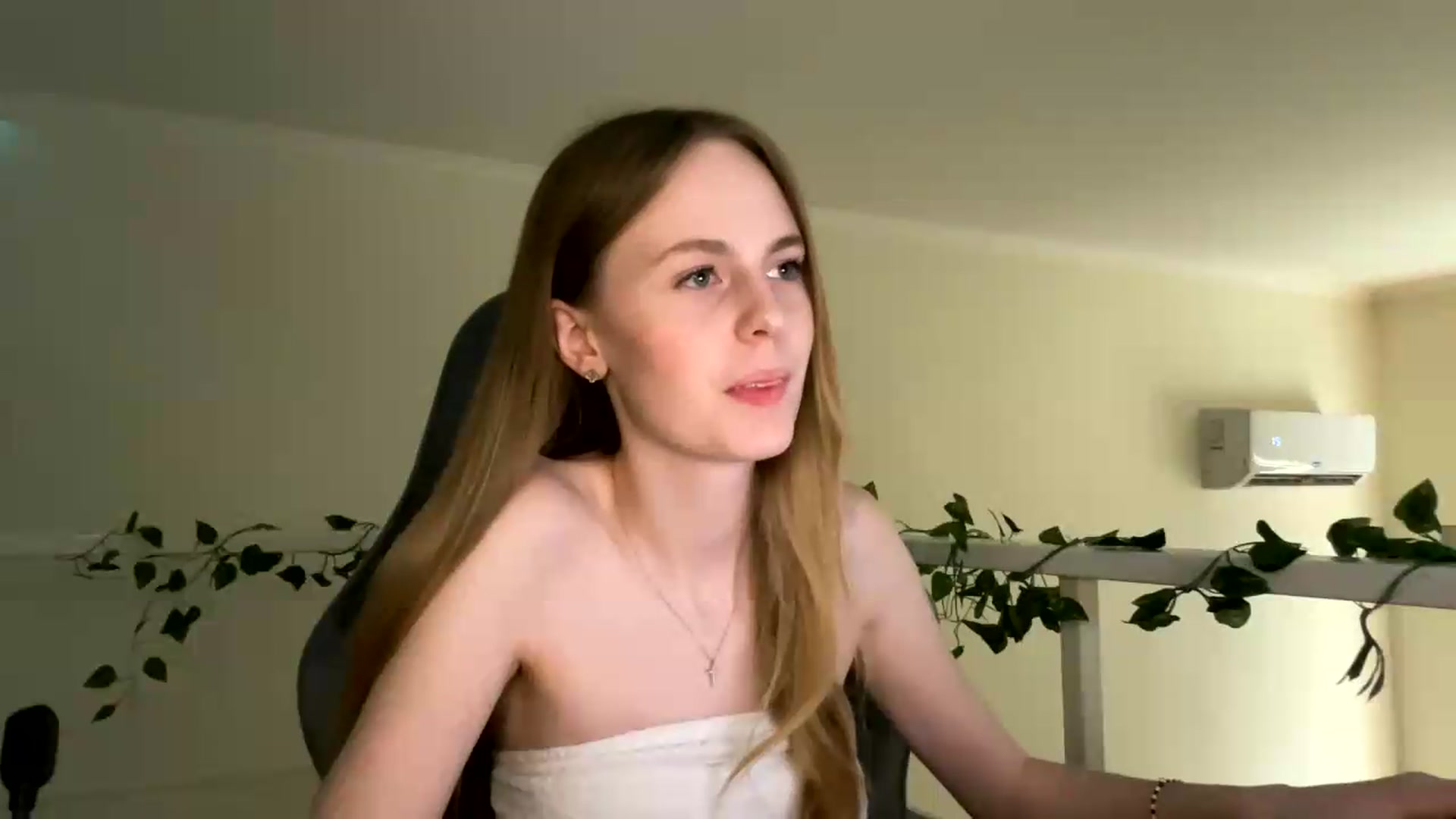 Gallery image thumbnail from SelinaMynx's myfreecams stream on, 06/30/2026, 14:01 image 18 of 20