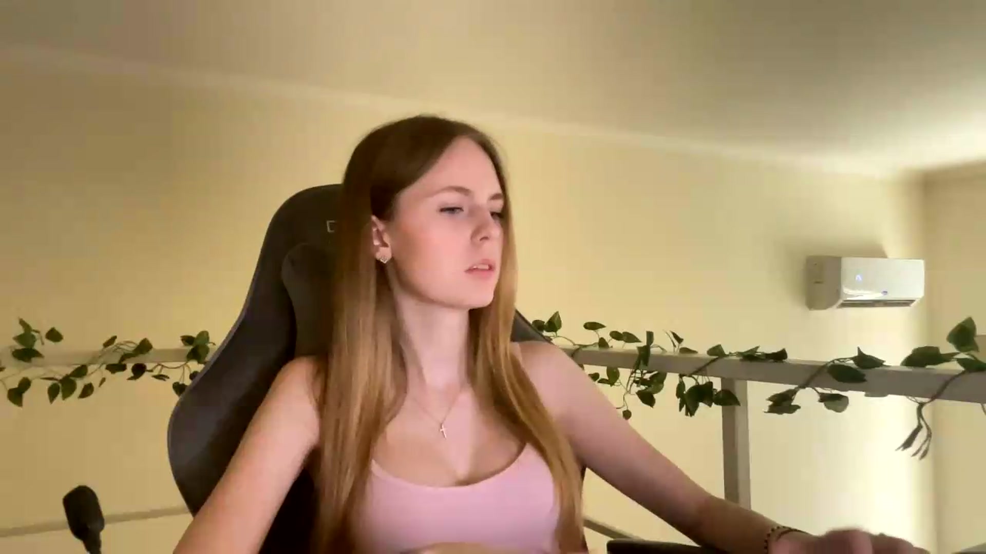 Gallery image thumbnail from SelinaMynx's myfreecams stream on, 07/04/2026, 09:40 image 16 of 20