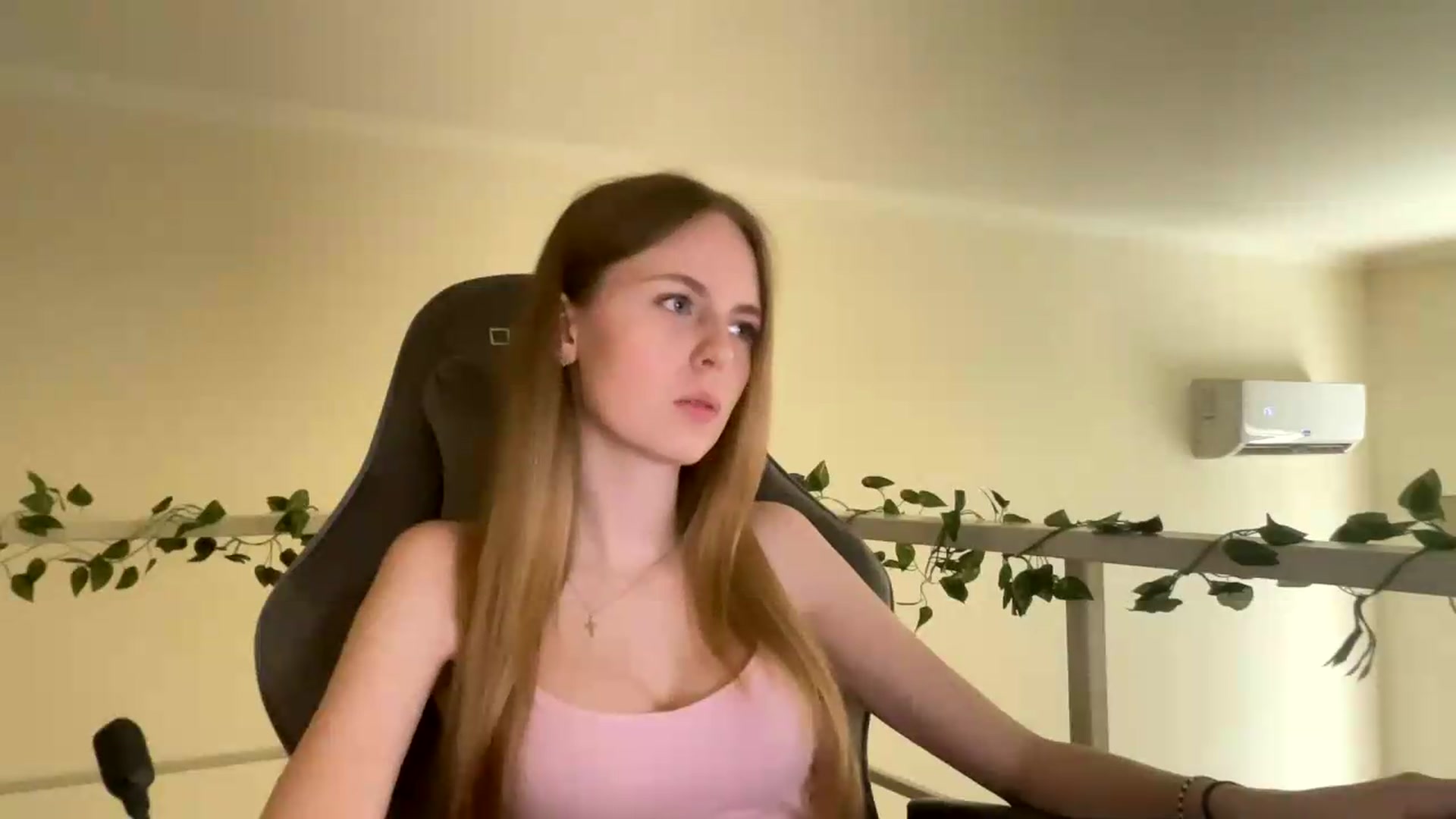 Gallery image thumbnail from SelinaMynx's myfreecams stream on, 07/04/2026, 09:40 image 13 of 20