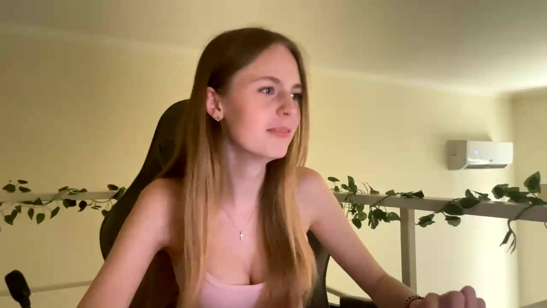 Gallery image thumbnail from SelinaMynx's myfreecams stream on, 07/04/2026, 10:48 image 8 of 20