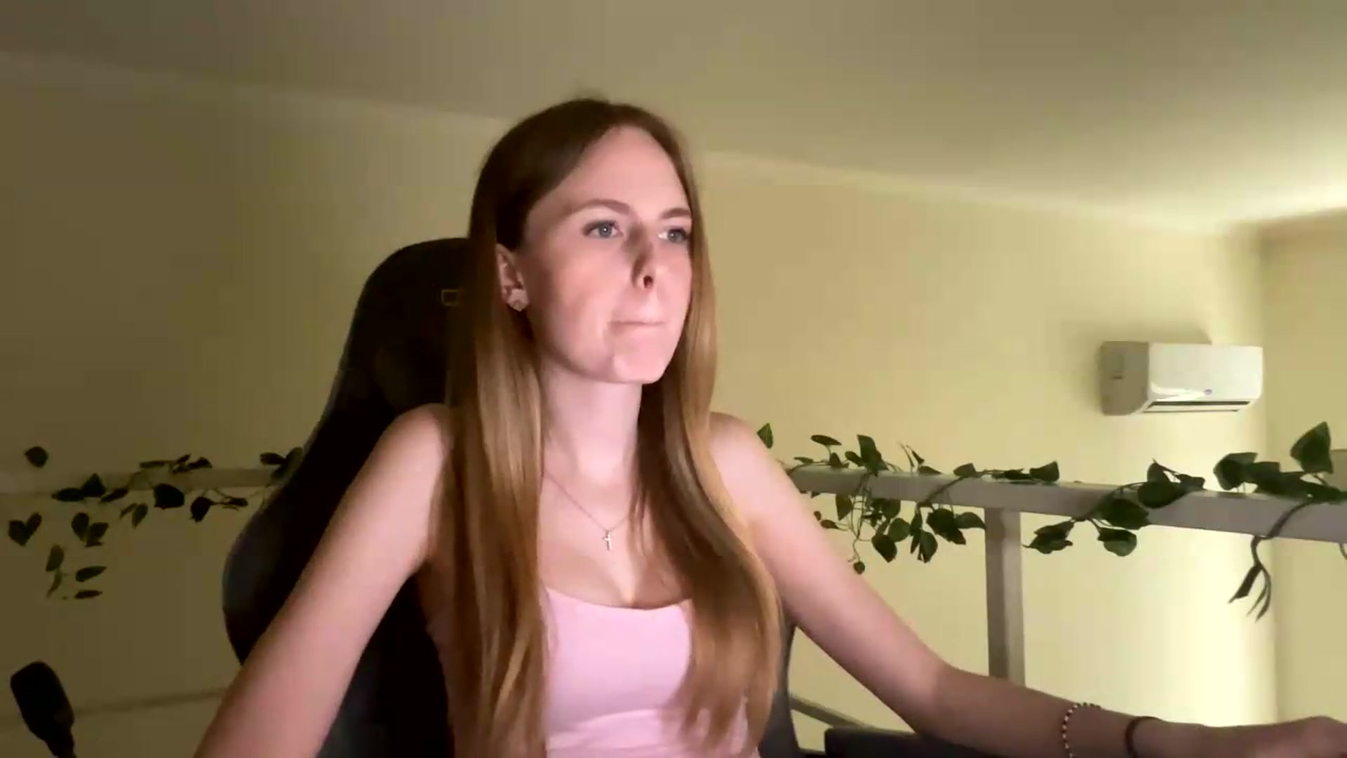 Gallery image thumbnail from SelinaMynx's myfreecams stream on, 07/04/2026, 12:30 image 20 of 20