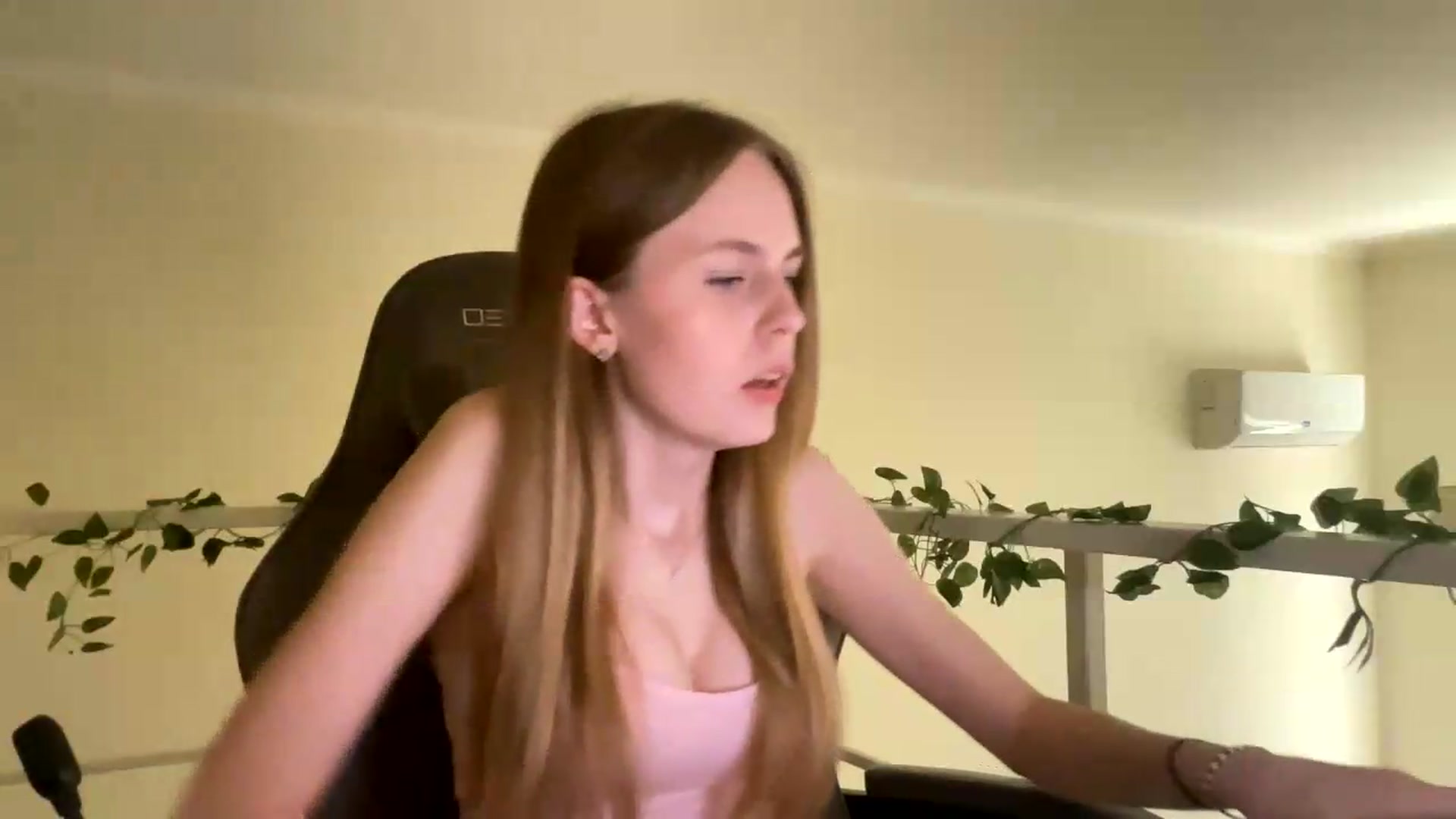 Gallery image thumbnail from SelinaMynx's myfreecams stream on, 07/04/2026, 13:04 image 13 of 20