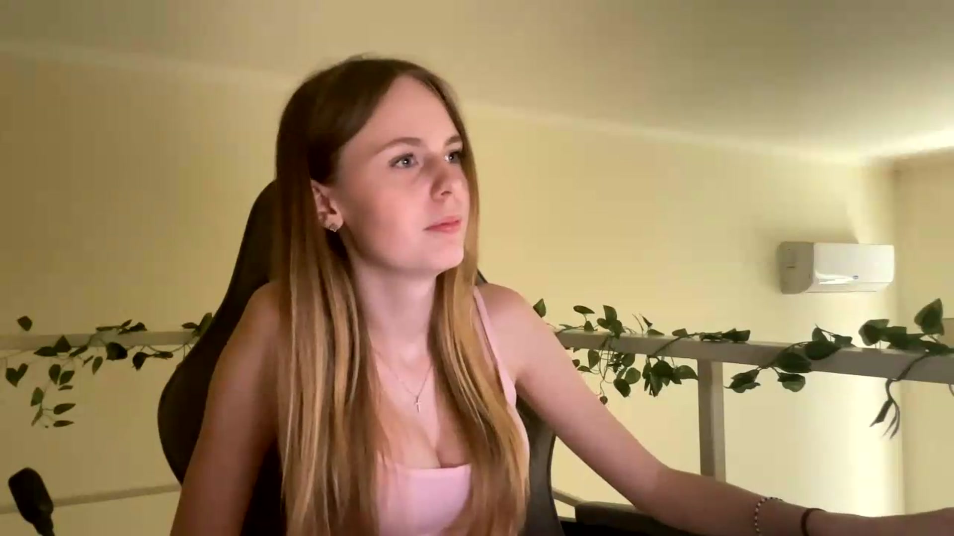 Gallery image thumbnail from SelinaMynx's myfreecams stream on, 07/04/2026, 13:04 image 18 of 20