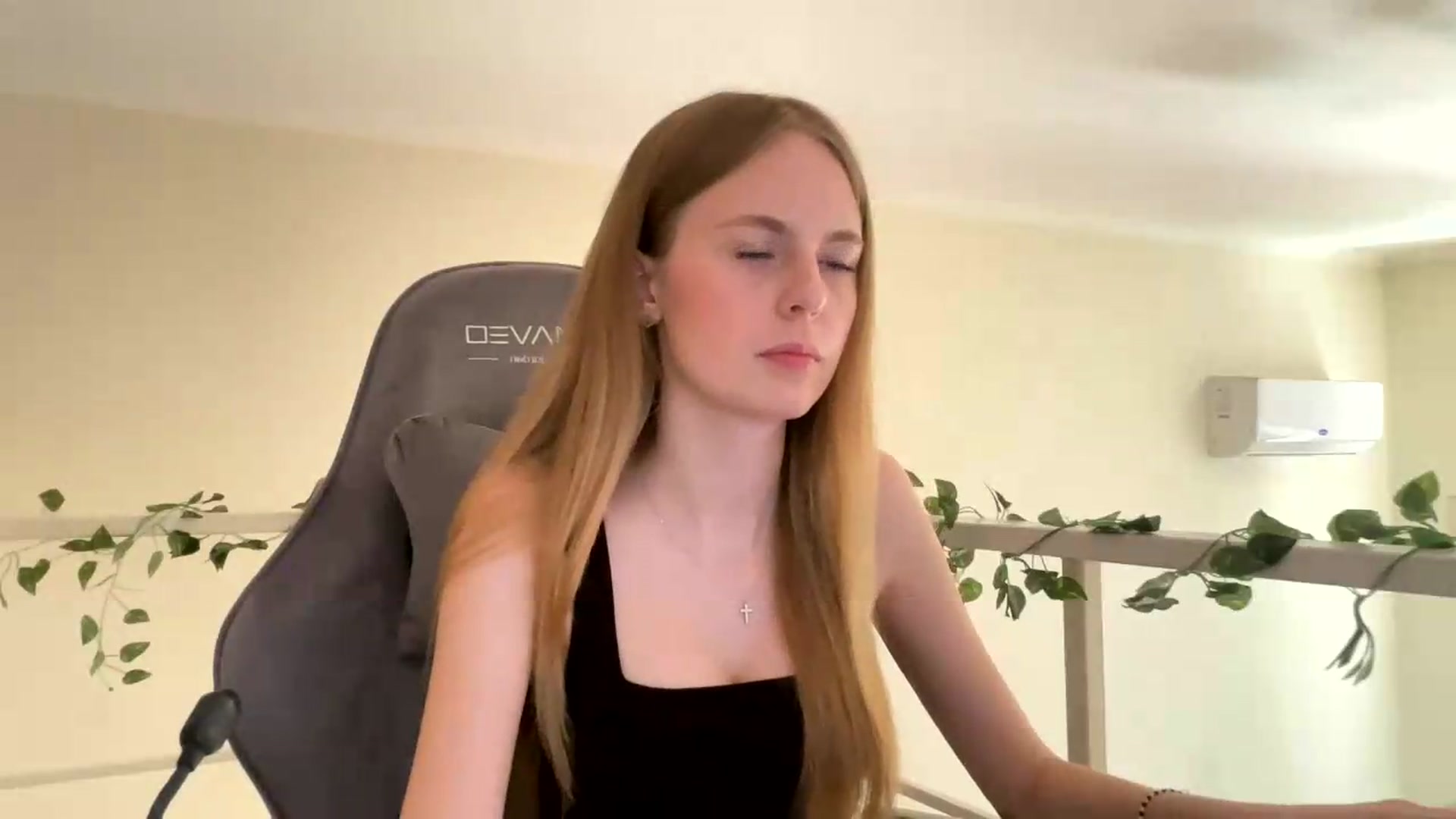 Gallery image thumbnail from SelinaMynx's myfreecams stream on, 07/05/2026, 10:38 image 15 of 20